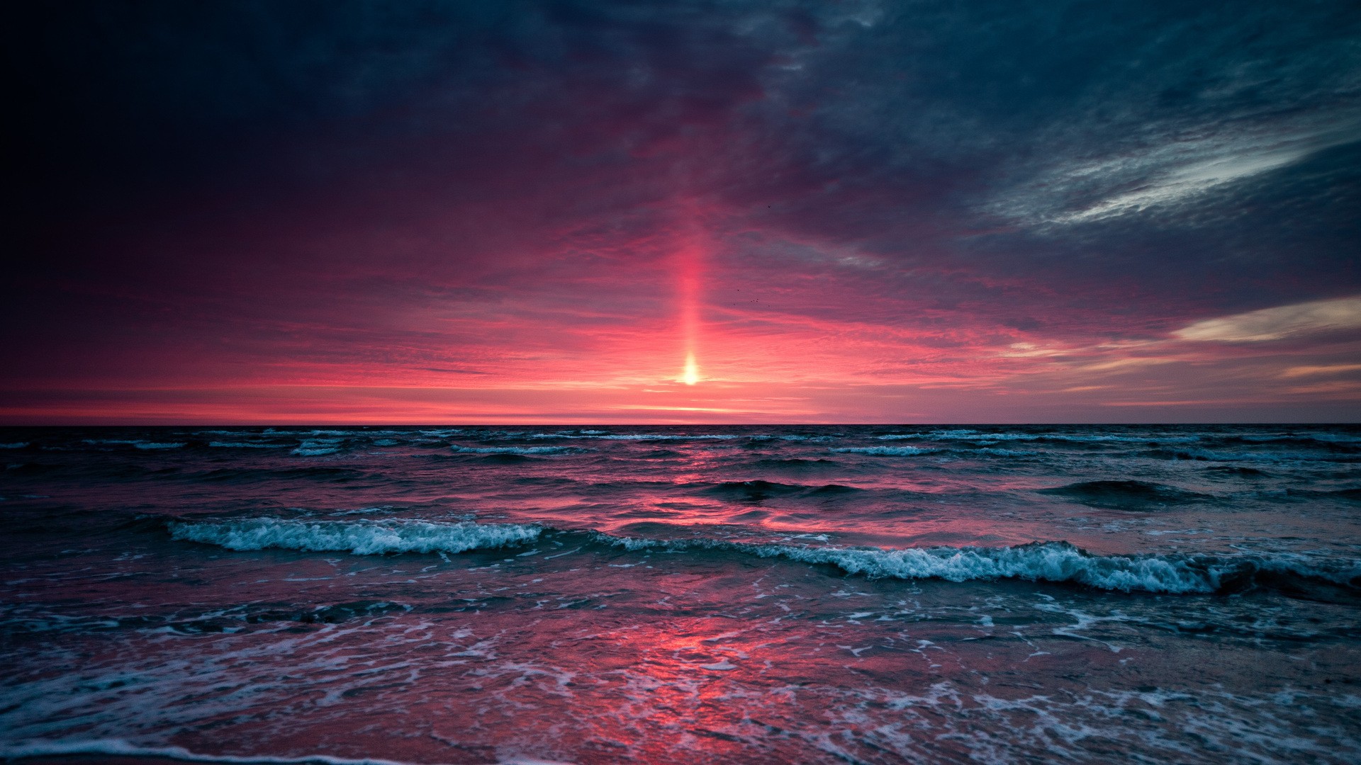 http://on-desktop.com/wps/Nature___Sundown_Pink_sky_at_sunset_in_the_sea_095605_.jpg
