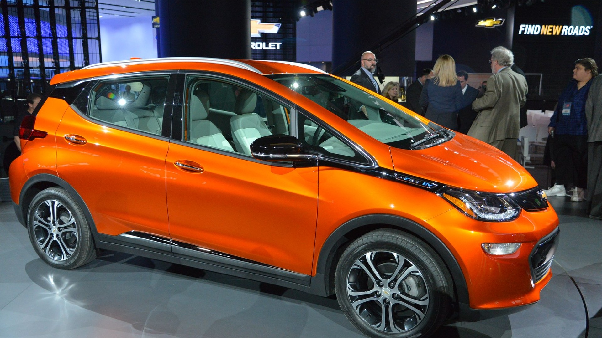 Электромобили болт. Chevrolet Bolt. Chevrolet Bolt электромобиль. Электроавтомобиль Шевроле болт. Электрокар Шевроле.