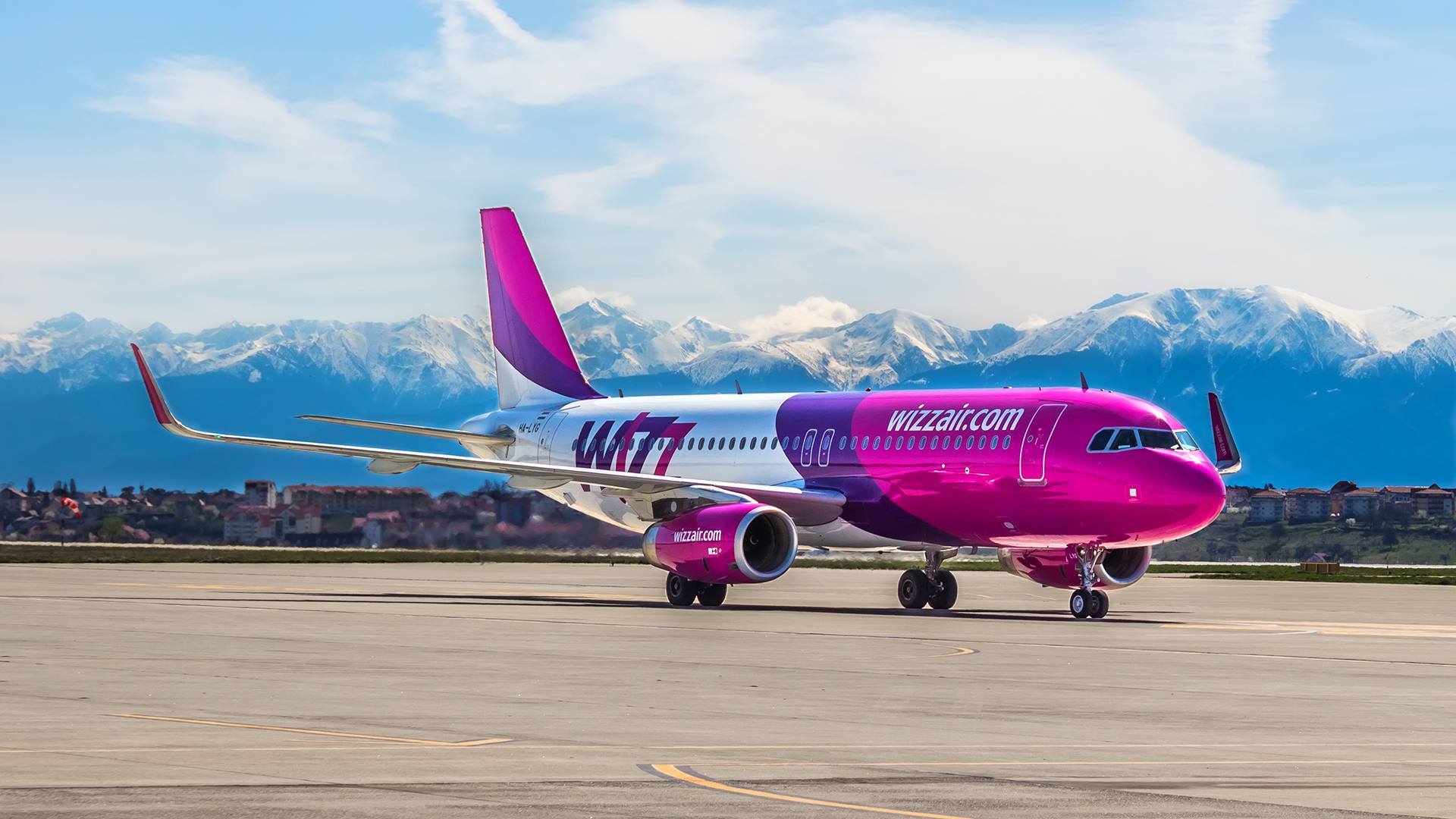 W iz. Wizz Air авиакомпания самолет. Венгерская авиакомпания Wizz Air. Визэйр Airbus a320. Wizz Air Авиапарк.