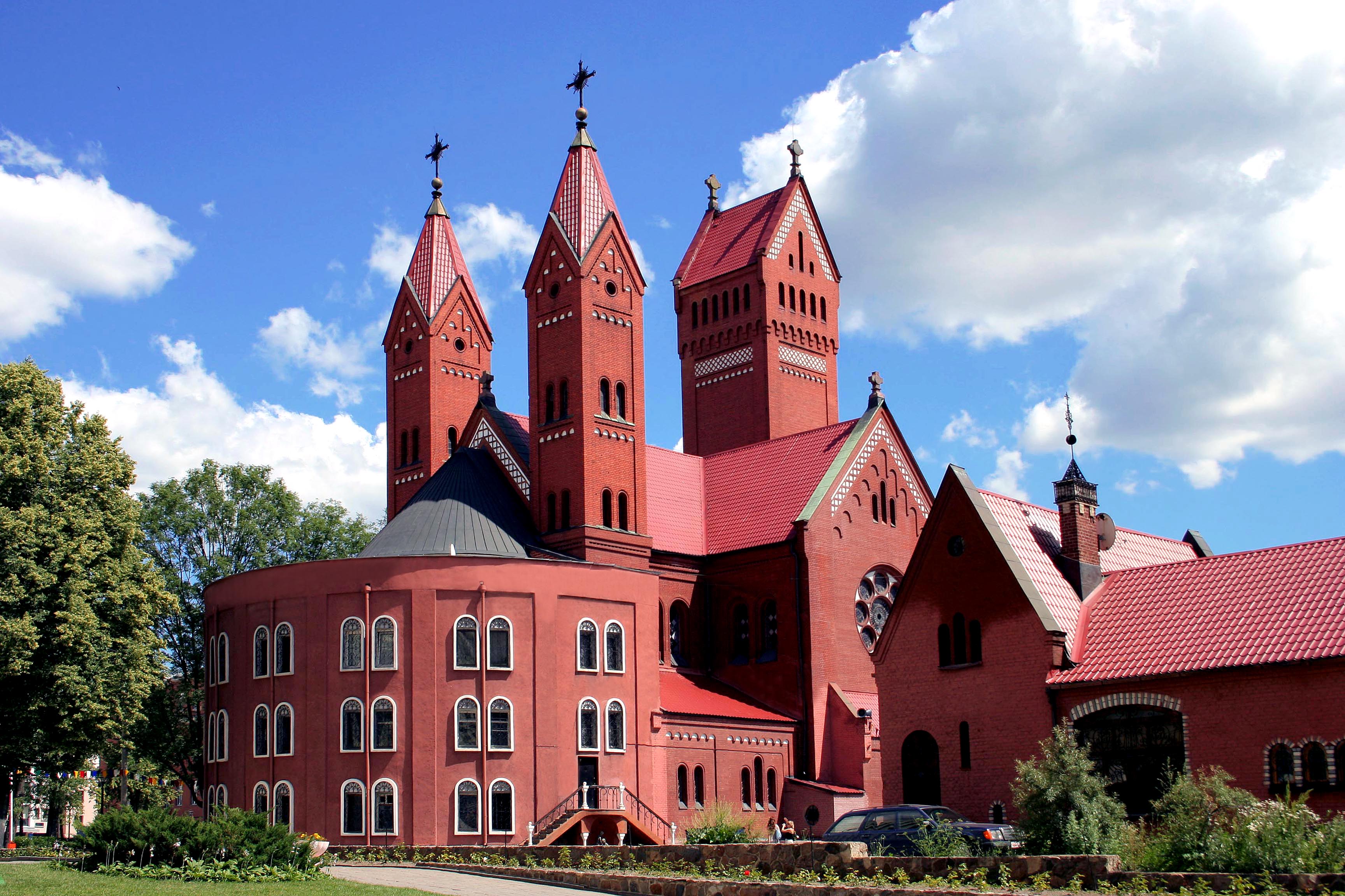 Church of saint. Костёл Святого Симеона и Святой Елены. Минск костел Симеона и Елены. Красный костел Минск. Костел Святой Елены в Минске.