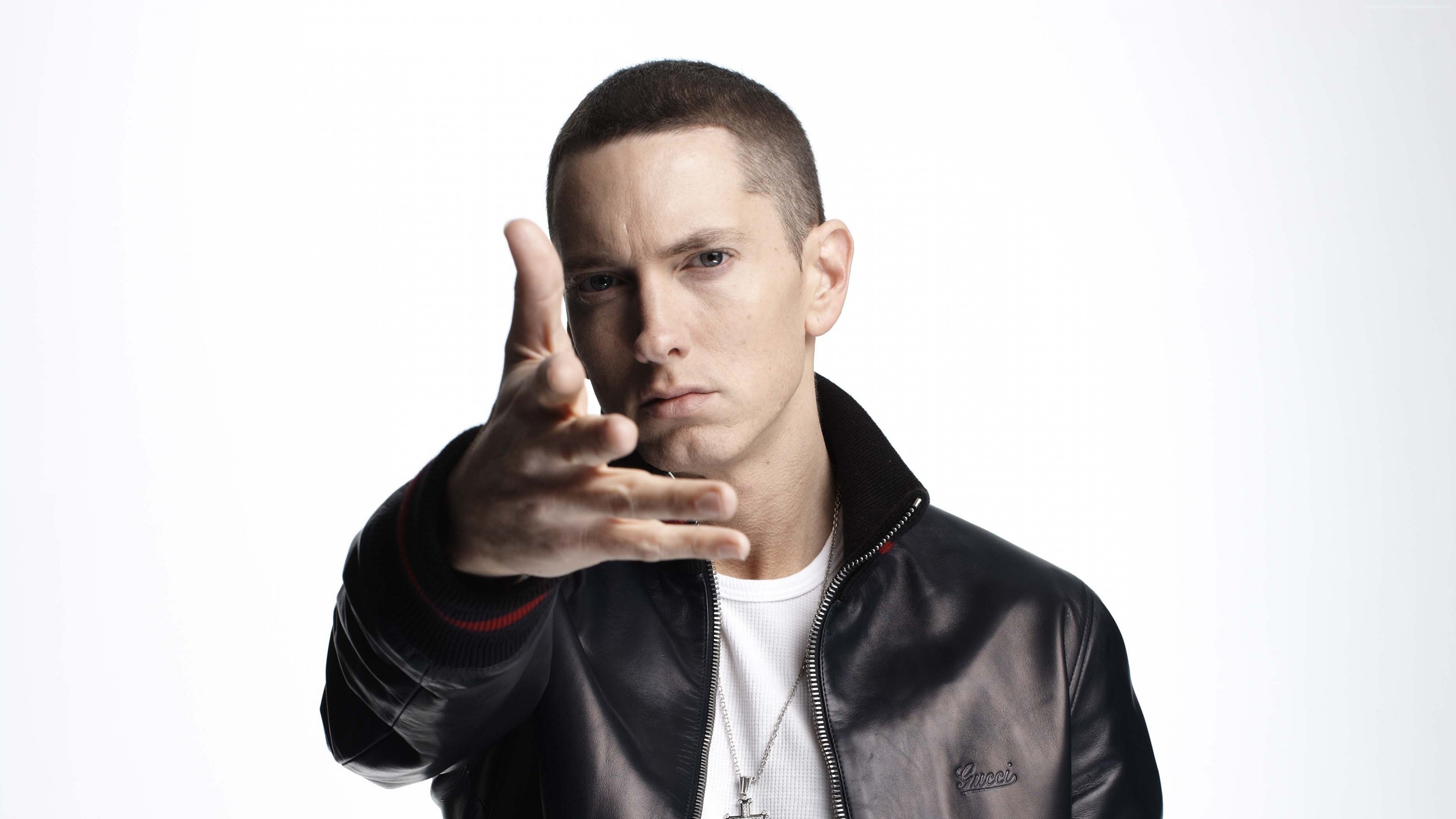 https://on-desktop.com/wps/2017Music_Popular_singer_rapper_Eminem_photo_on_white_background_117582_.jpg