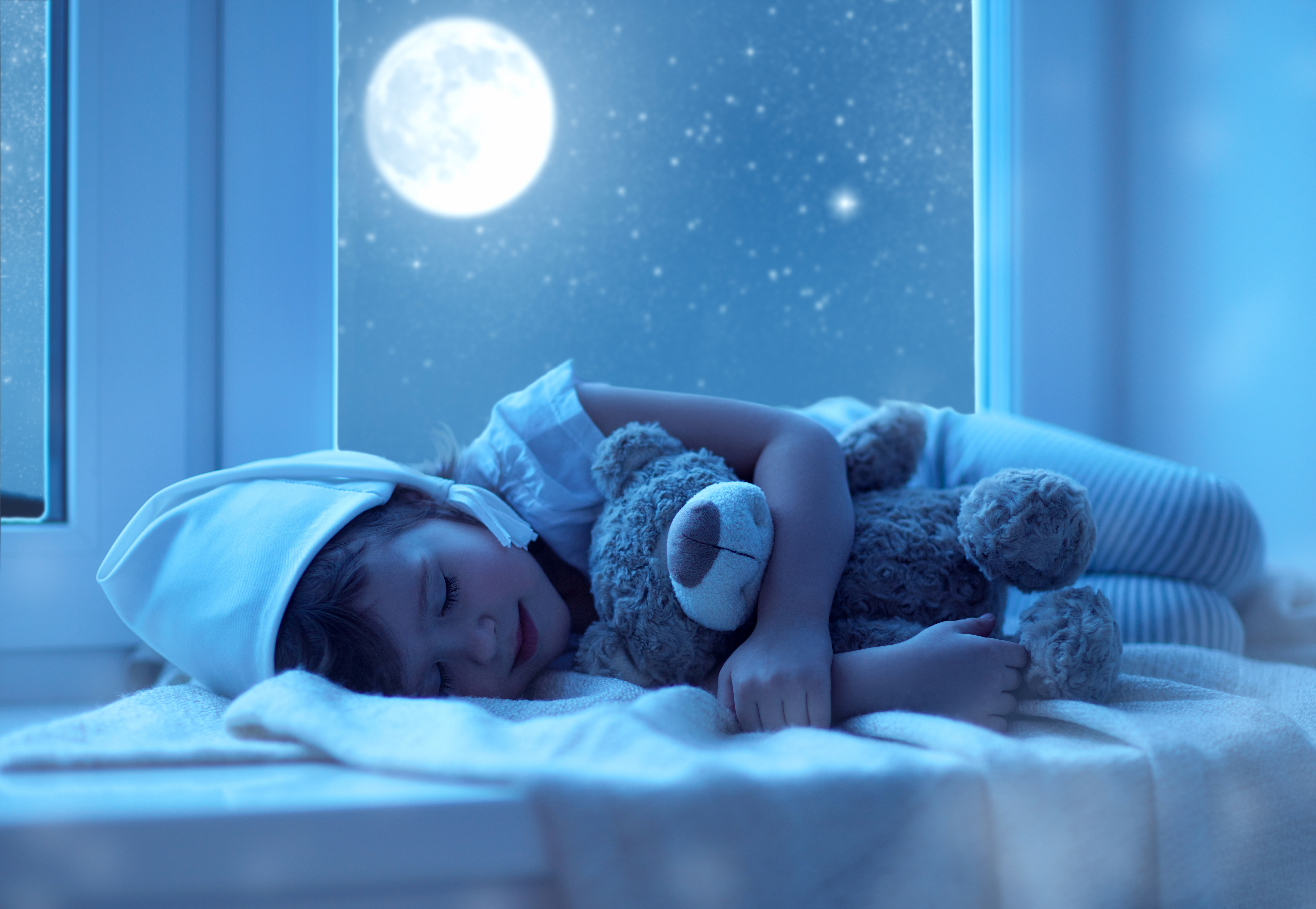 Истории на ночь для сна. Спящий ребенок ночью. Спящие малыши. Здоровый сон.