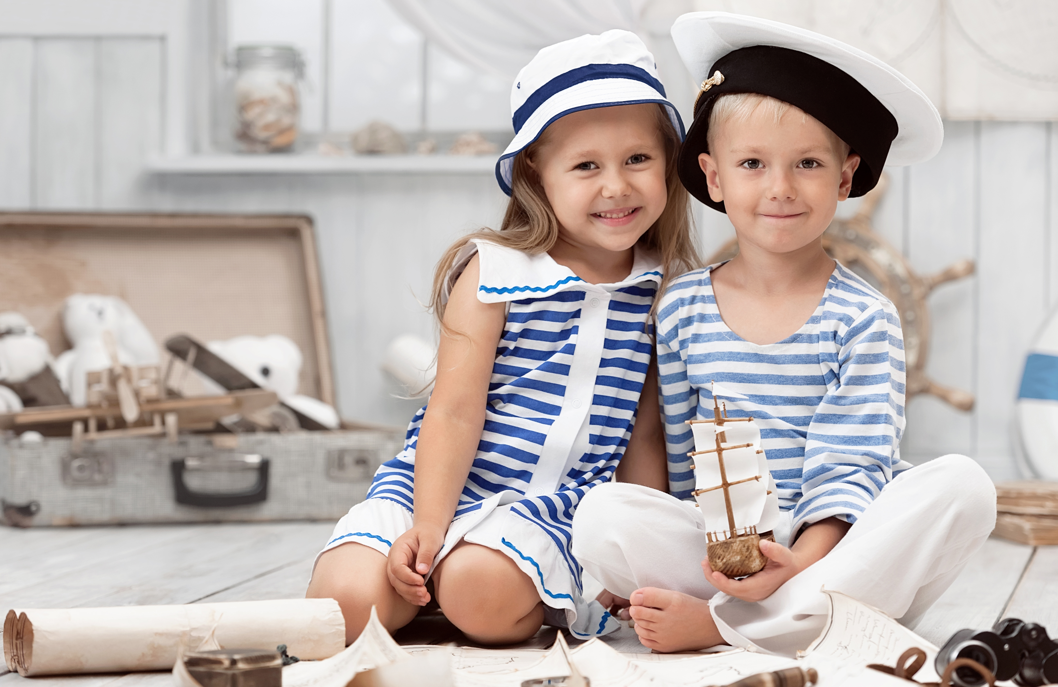 Boy end girls. Морской стиль в одежде. Морской стиль в одежде для детей. Фотосессия в морском стиле для детей.