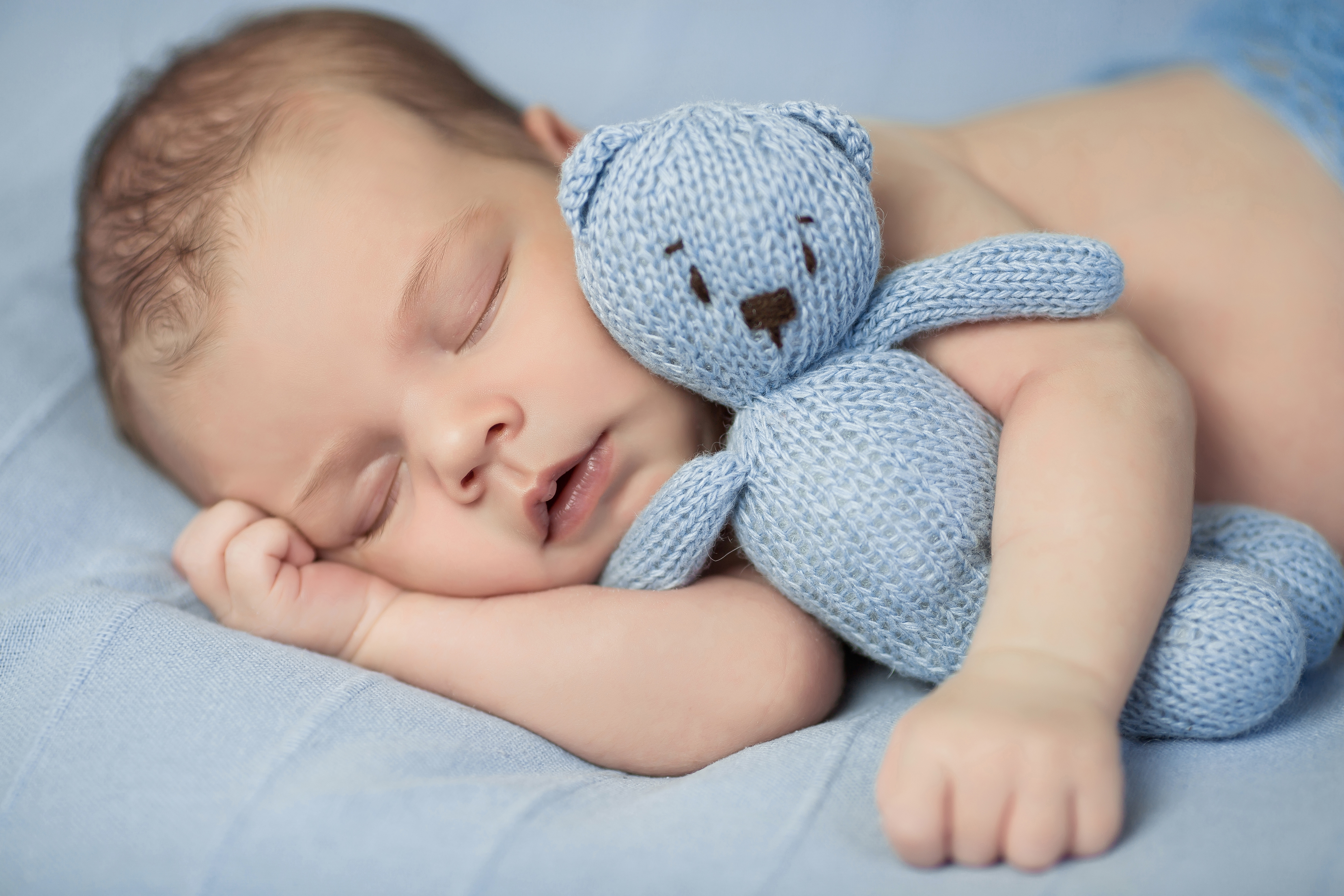 Видеть во сне ребенка грудного на руках. Спящий ребенок. Спящие малыши. Новорожденный ребенок.