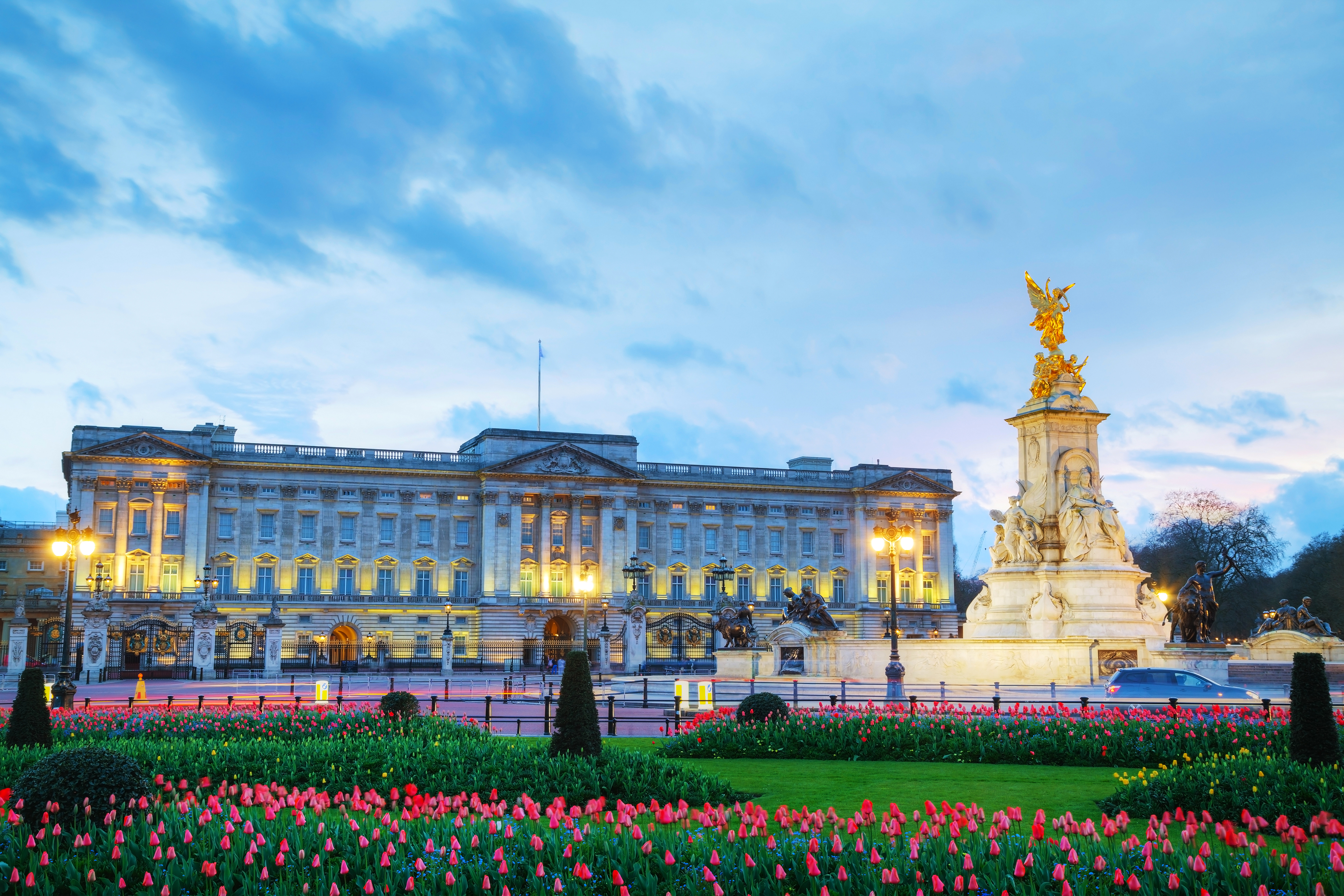 Buckingham palace. Букингемский дворец. Букингемский дворец 1837. Букингемский дворец (г. Лондон). Букингемский дворец вечером.