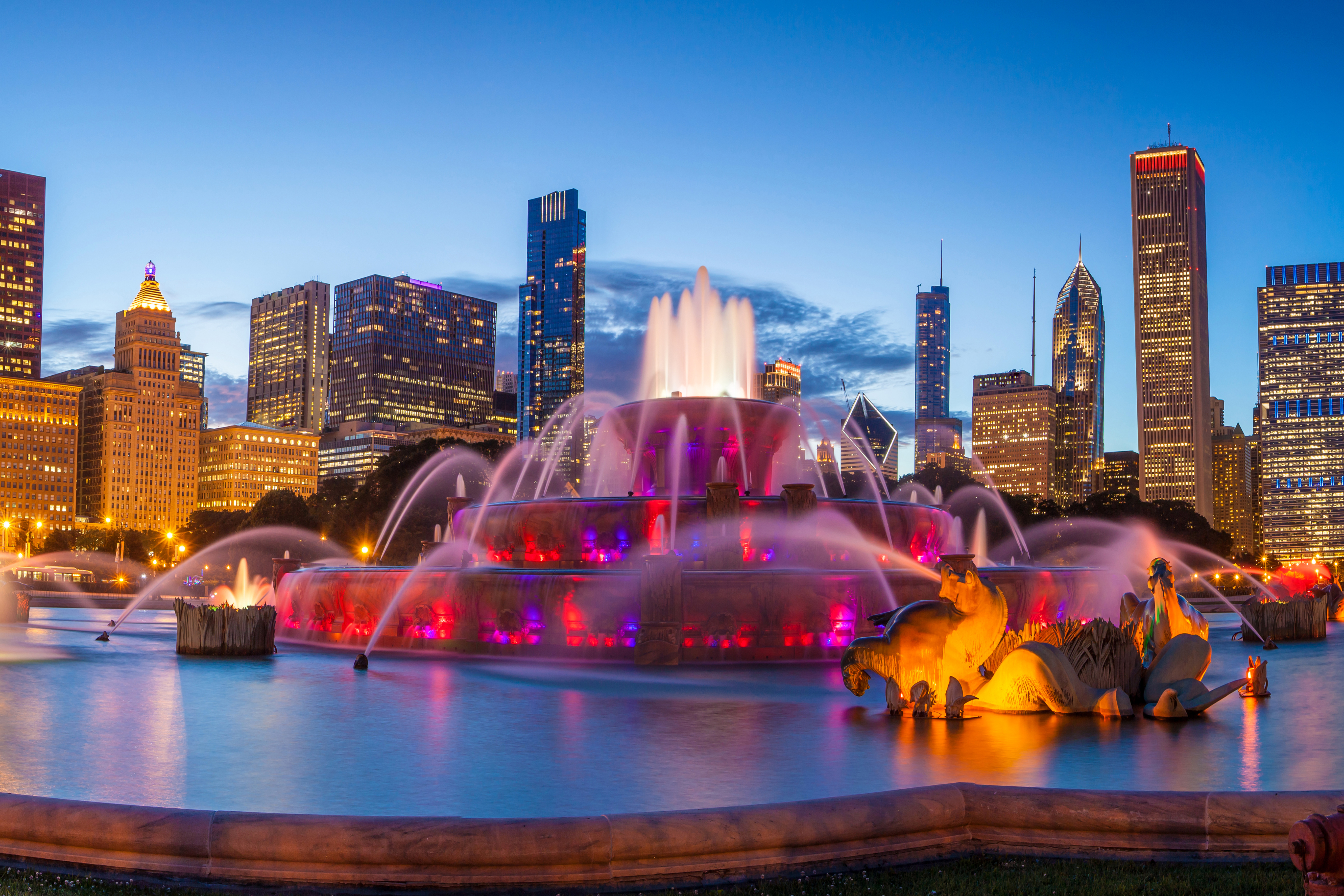 Красивые фотки городов. Фонтан в Чикаго. Город Чикаго Букингемский фонтан. Чикаго, Иллинойс, каскадный, фонтан,. Фонтан Букингем Америка.