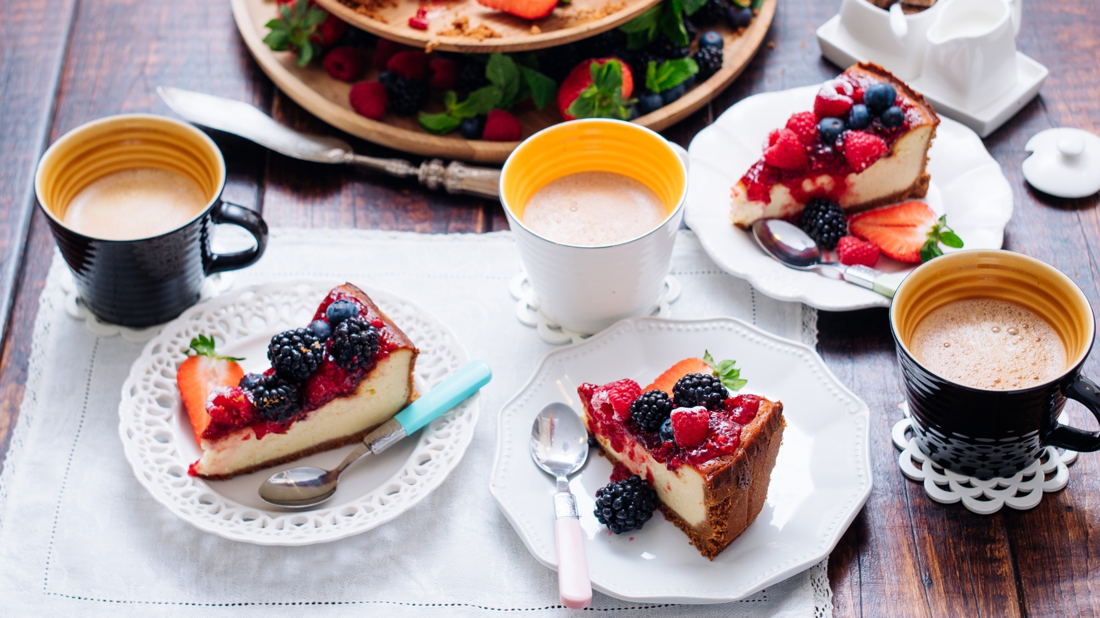 https://on-desktop.com/wps/2018Food___Cakes_and_Sweet_Cheesecake_with_berries_on_a_table_with_coffee_126704_.jpg