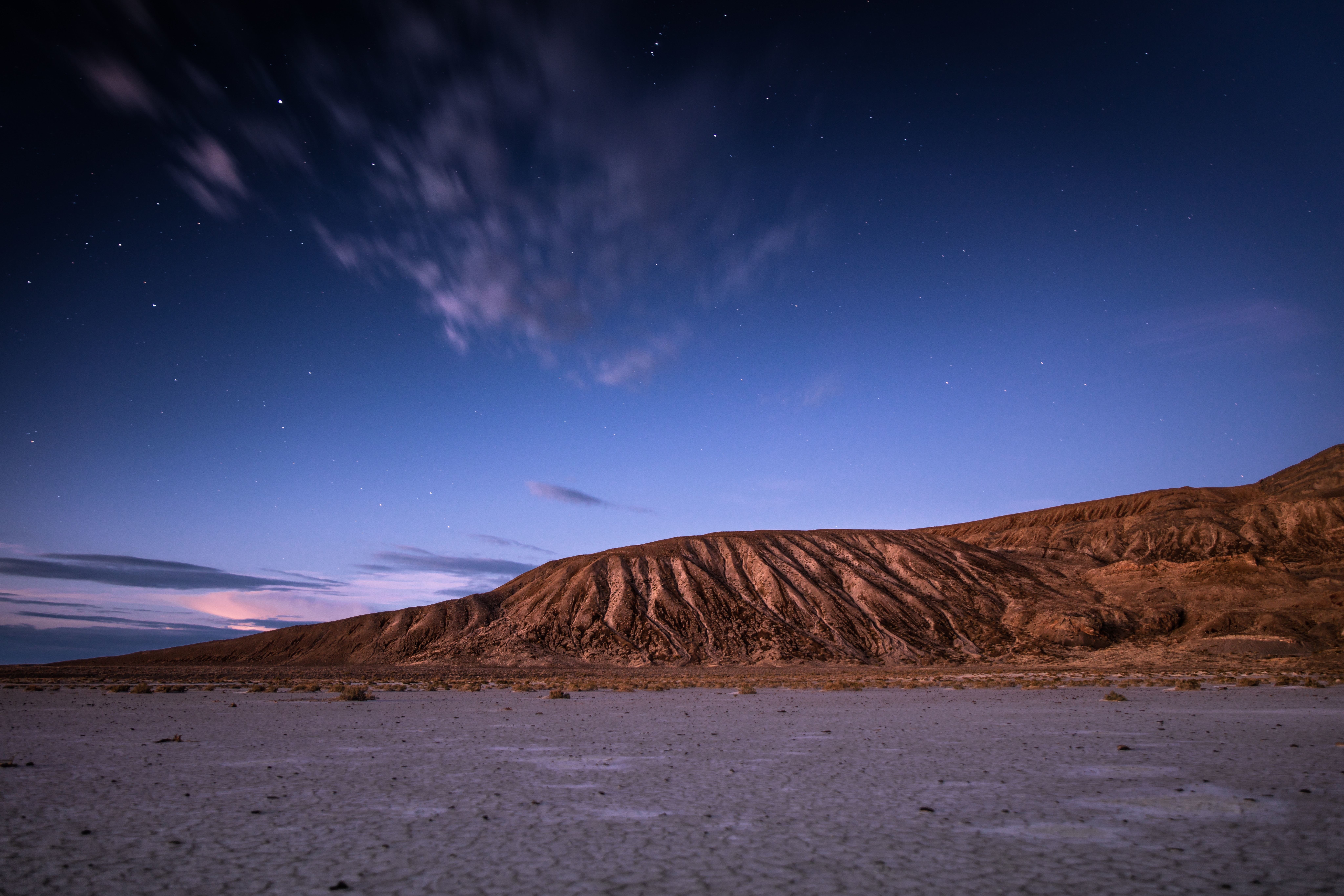 Красивые поды. Звезды в пустыне. Night Sky in Desert. Landscape nature Sand Rock Wallpaper.