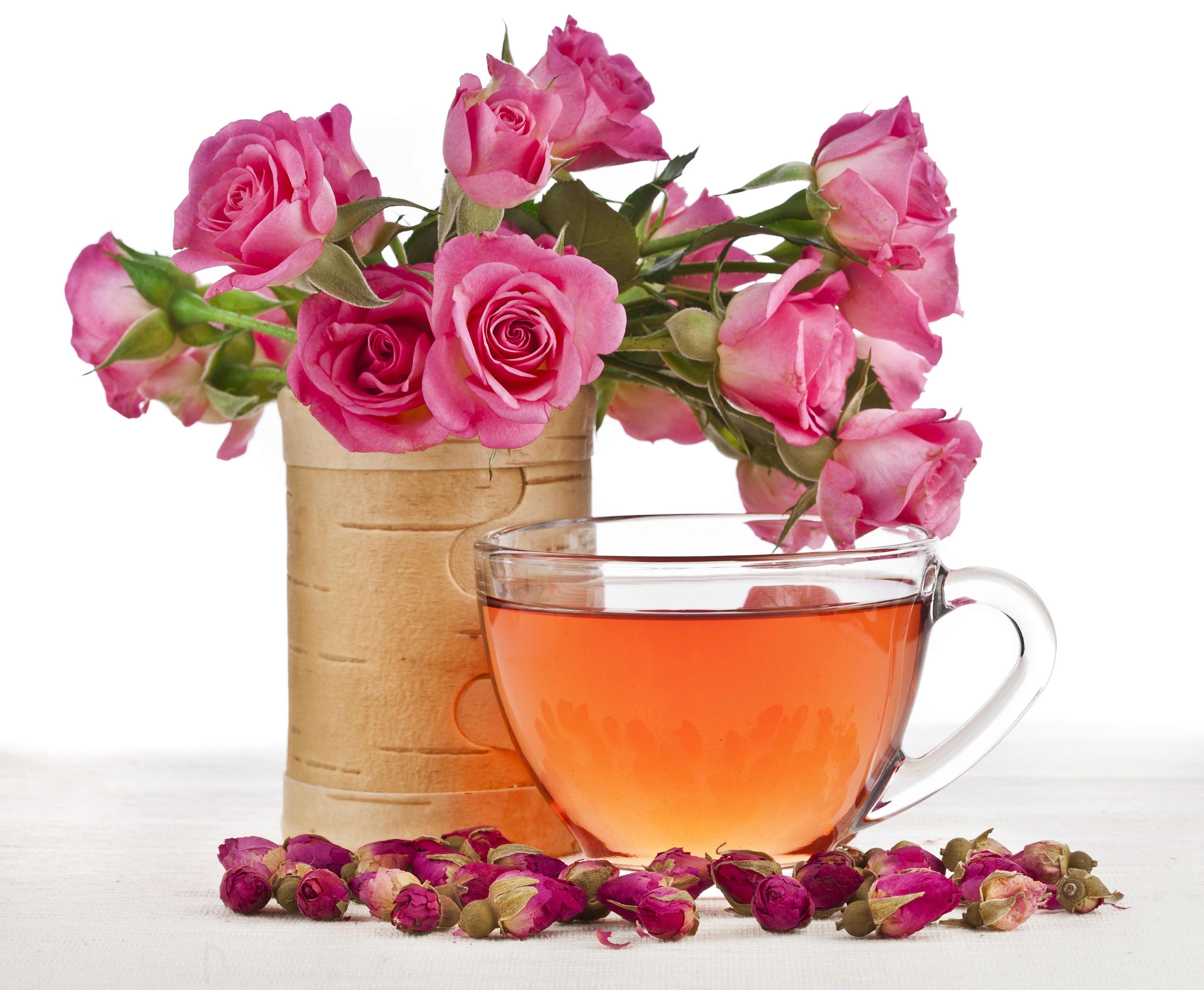 A cup of liber tea. Красивые цветы в чашке. Чай с цветами. Чашка чая. Чай с розой.