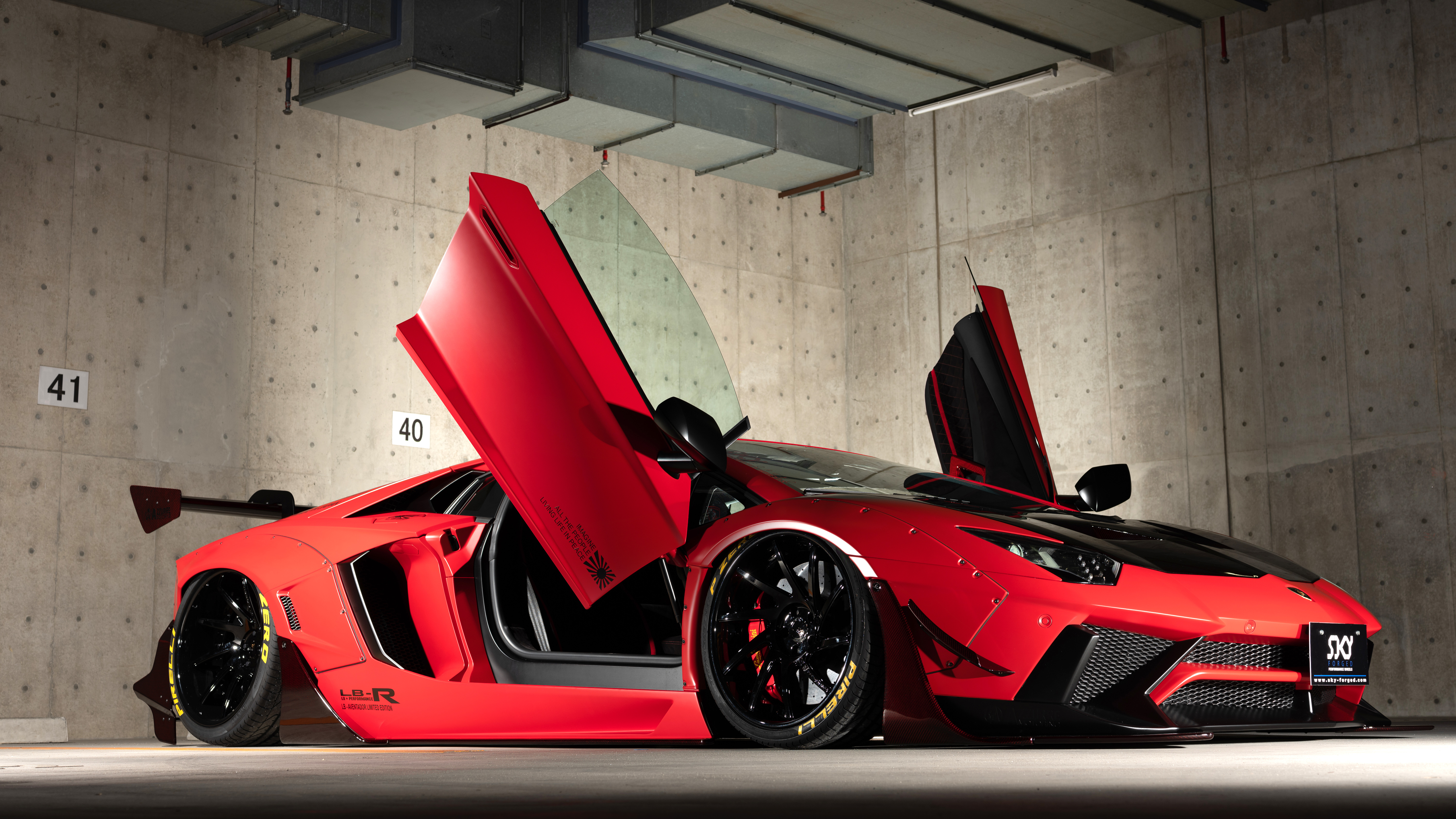 Lamborghini Aventador 2020 красная