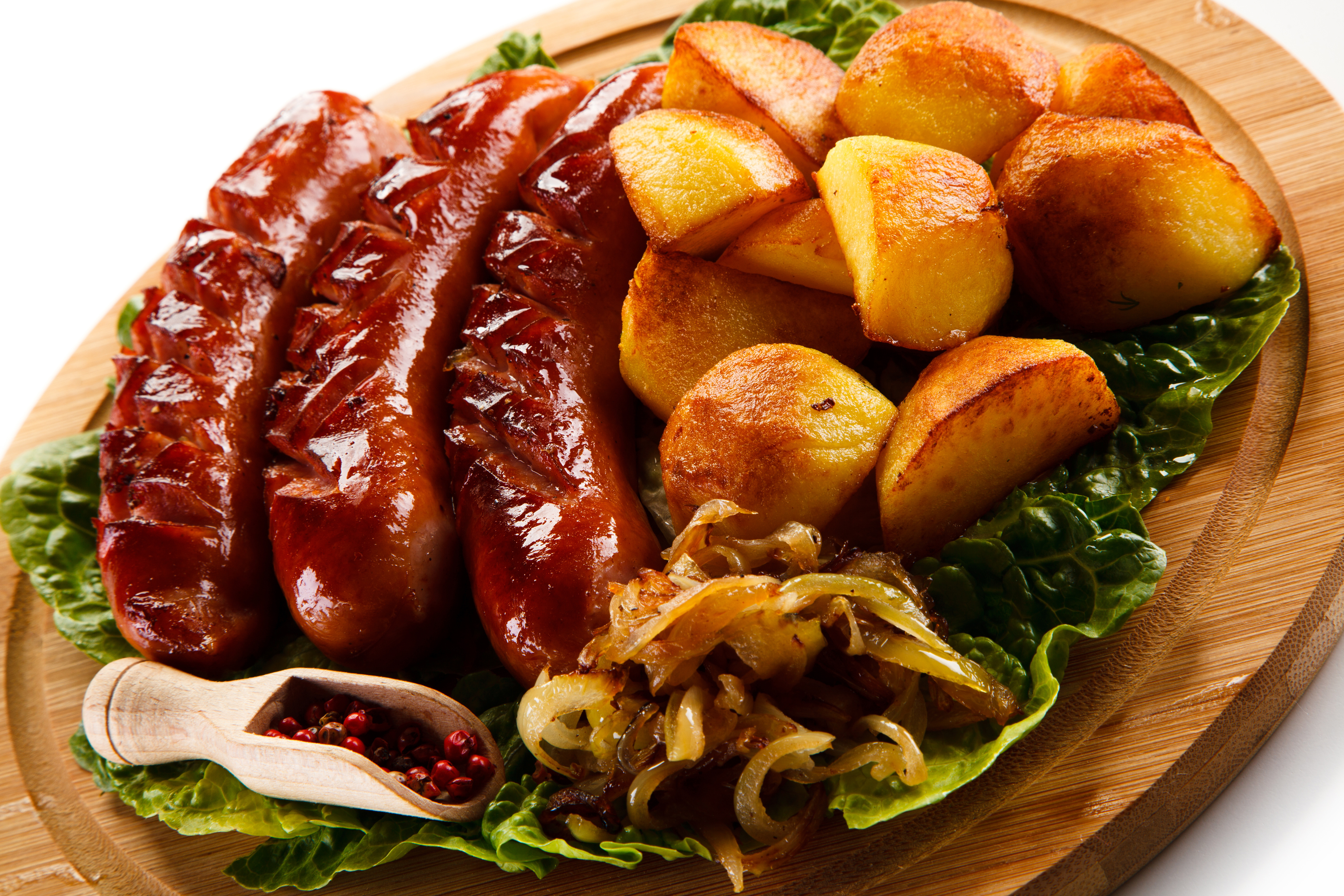 Мясо по немецки с картошкой. Красивые блюда. Картофель с колбасками. Гарнир к сосискам. Жареная картошка с сосисками.
