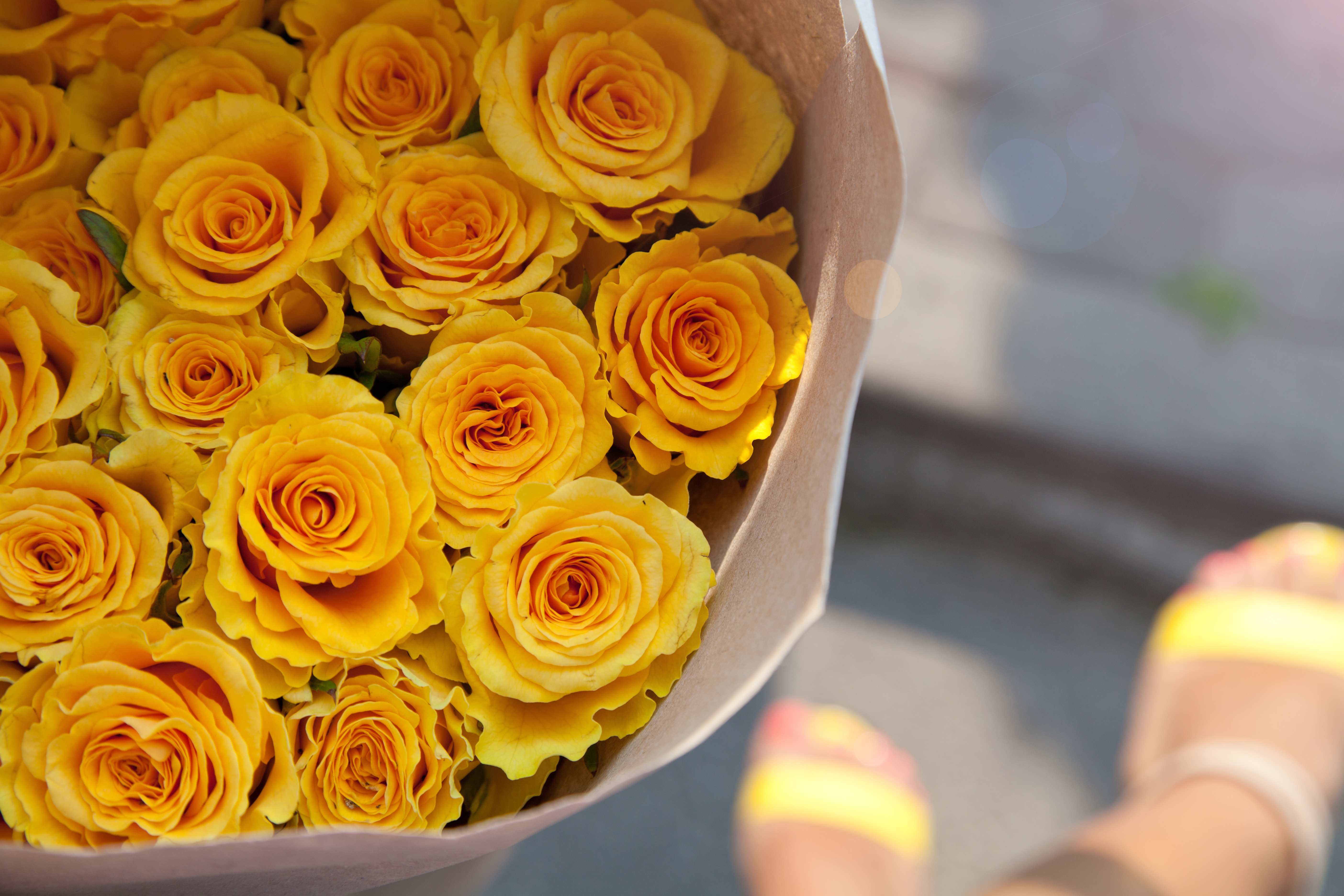 Желтые пионовидные розы букет