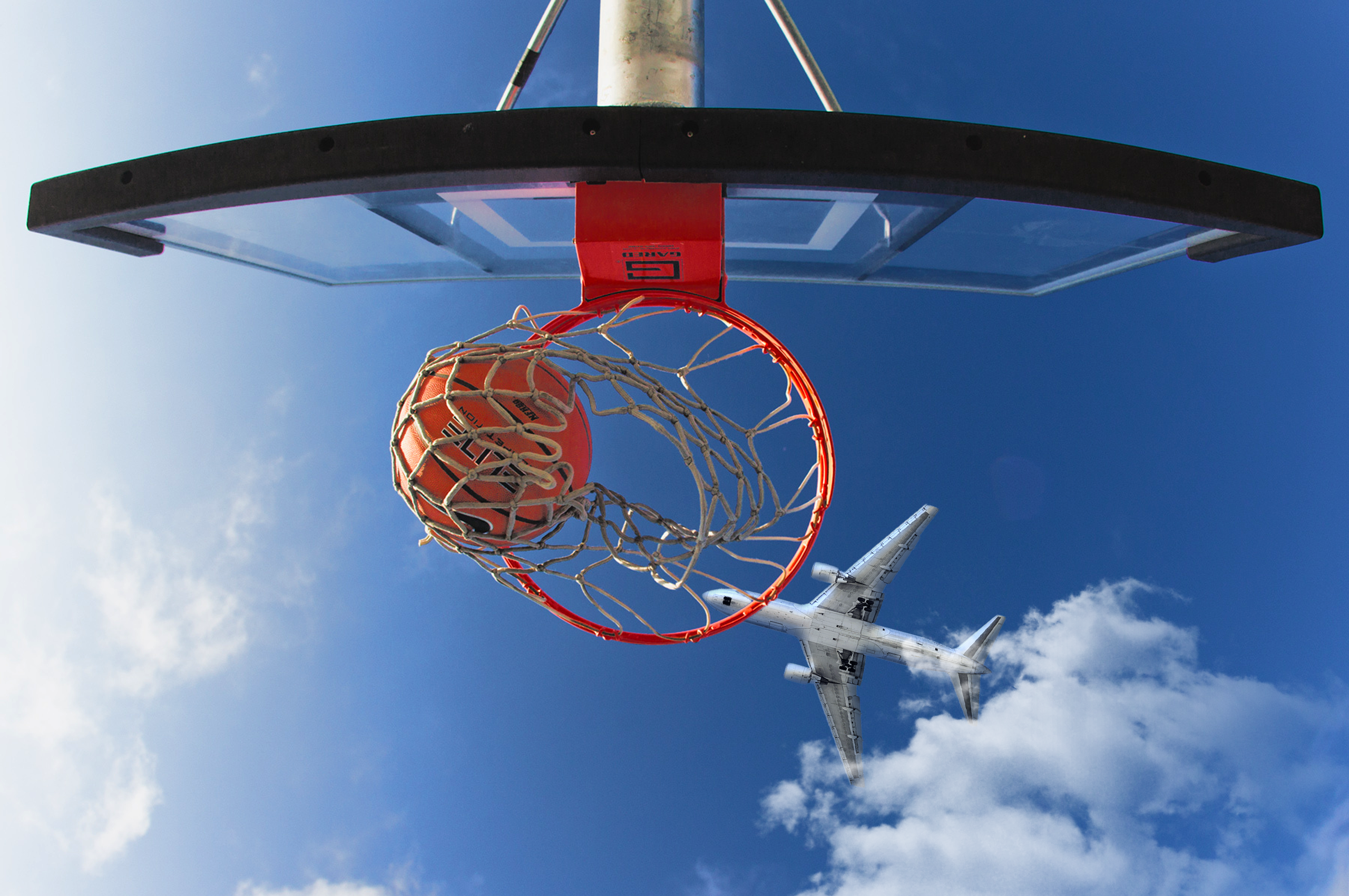 Снизу баскетбол. Баскетбольное кольцо. Баскетбольный мяч и кольцо. Баскетбольное кольцо красивое. Баскетбольное кольцо сверху.