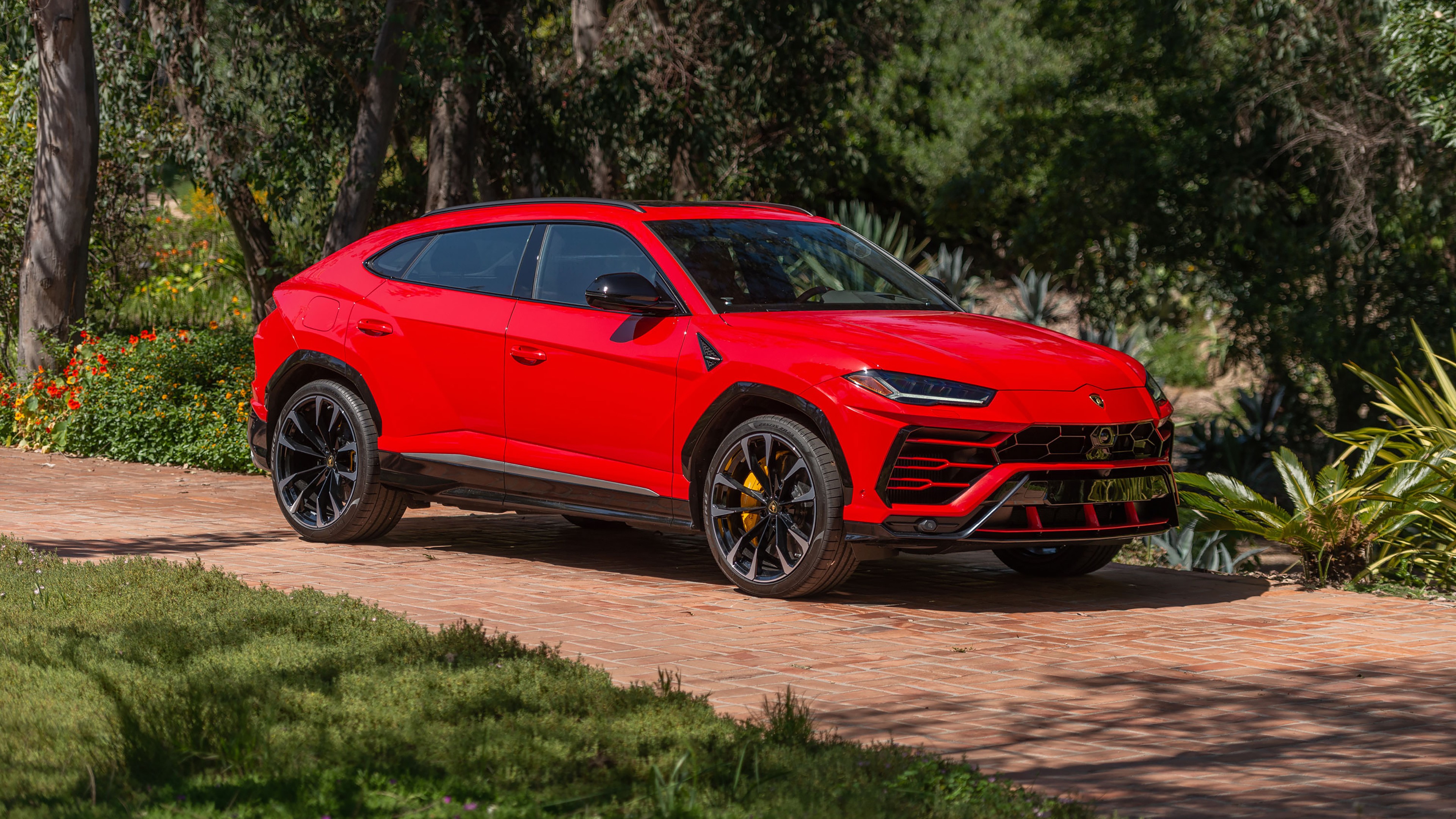 Lamborghini Urus 2020 красный