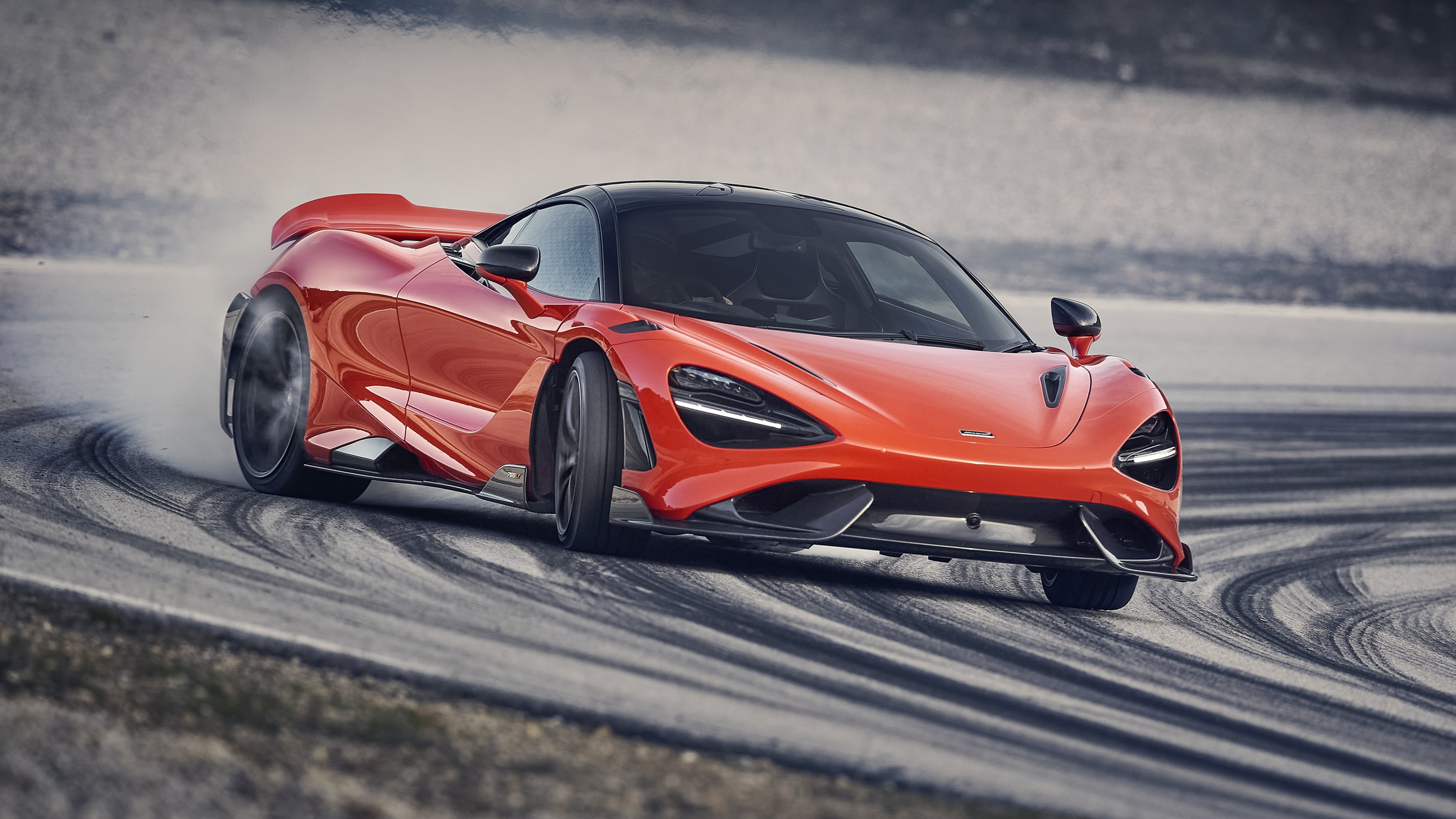 Гоночный Макларен 720s