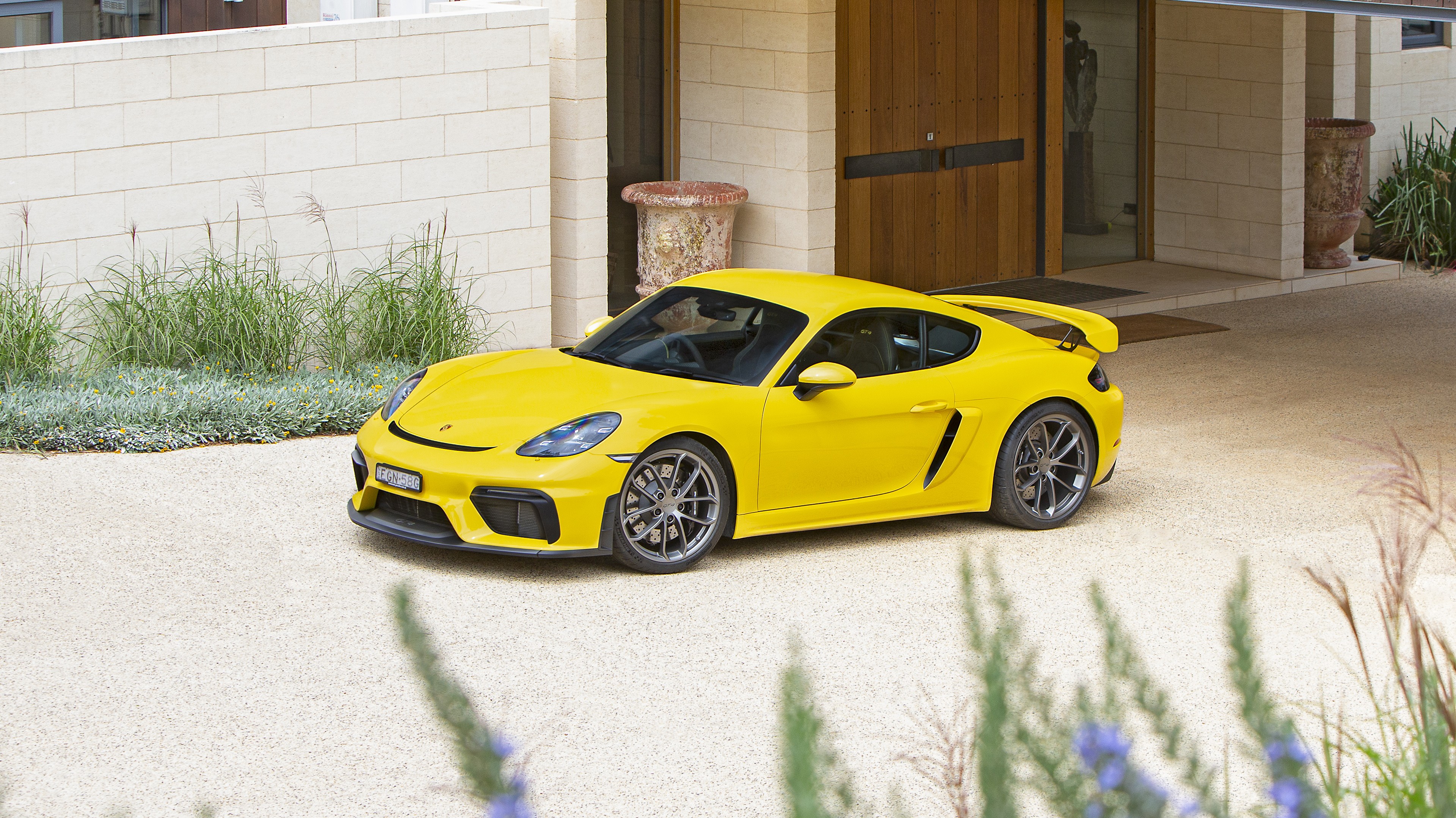 Porsche 718 Cayman gt4 2020