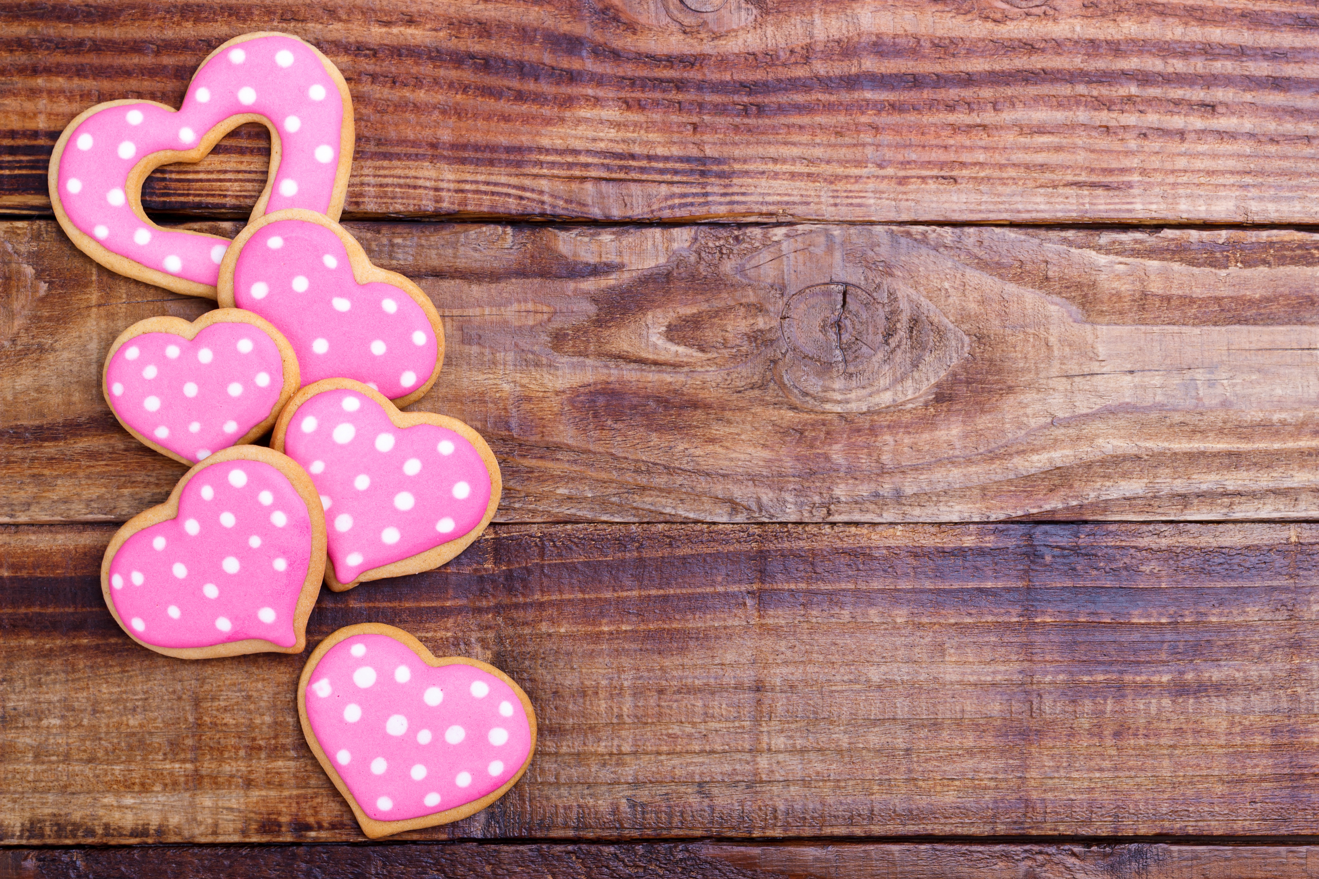 Розовый фон сердечки печенье