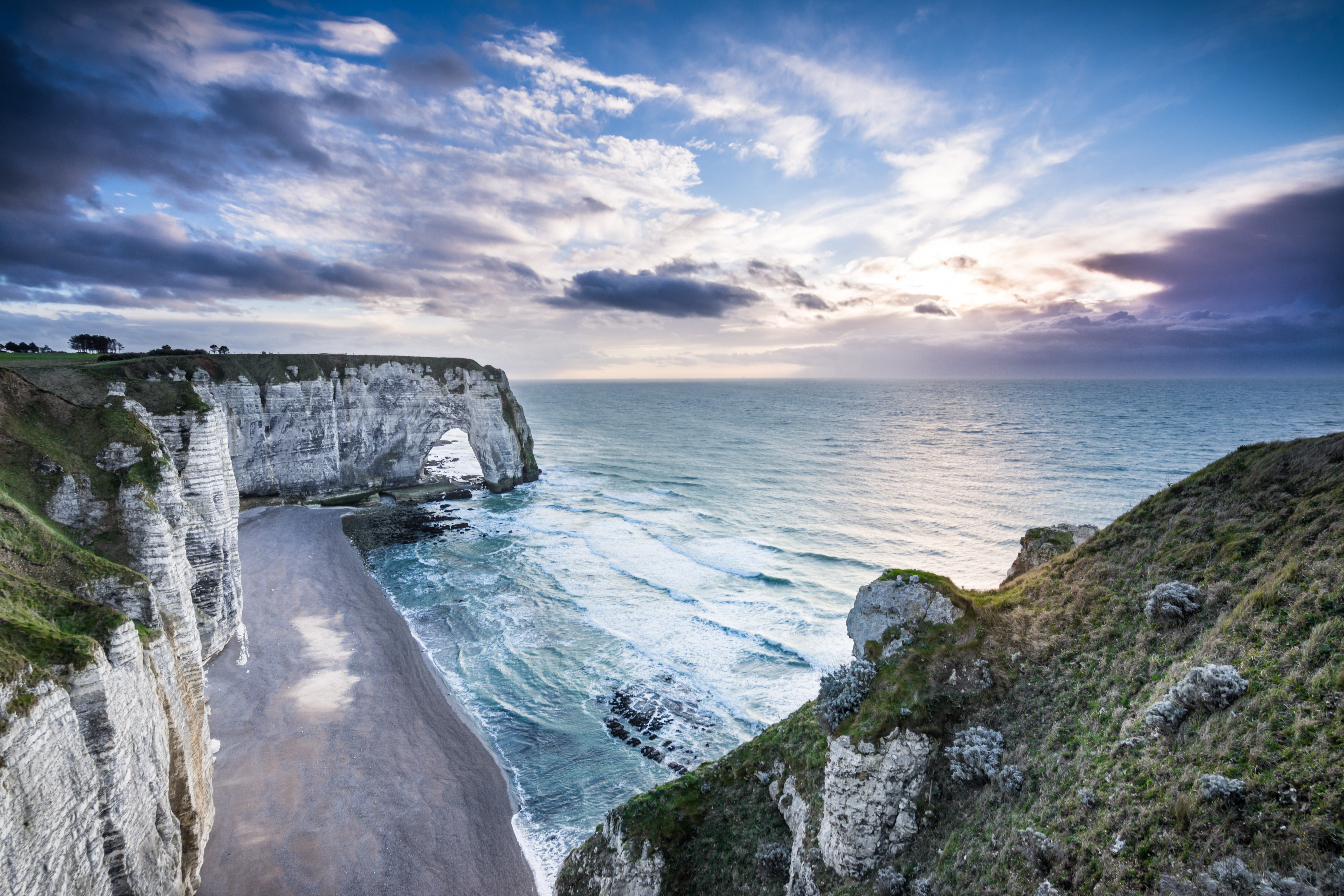 Normandy france. Этрета Нормандия. Франция Утес Этрета. Нормандия скалы Этрета. Нормандия Франция.