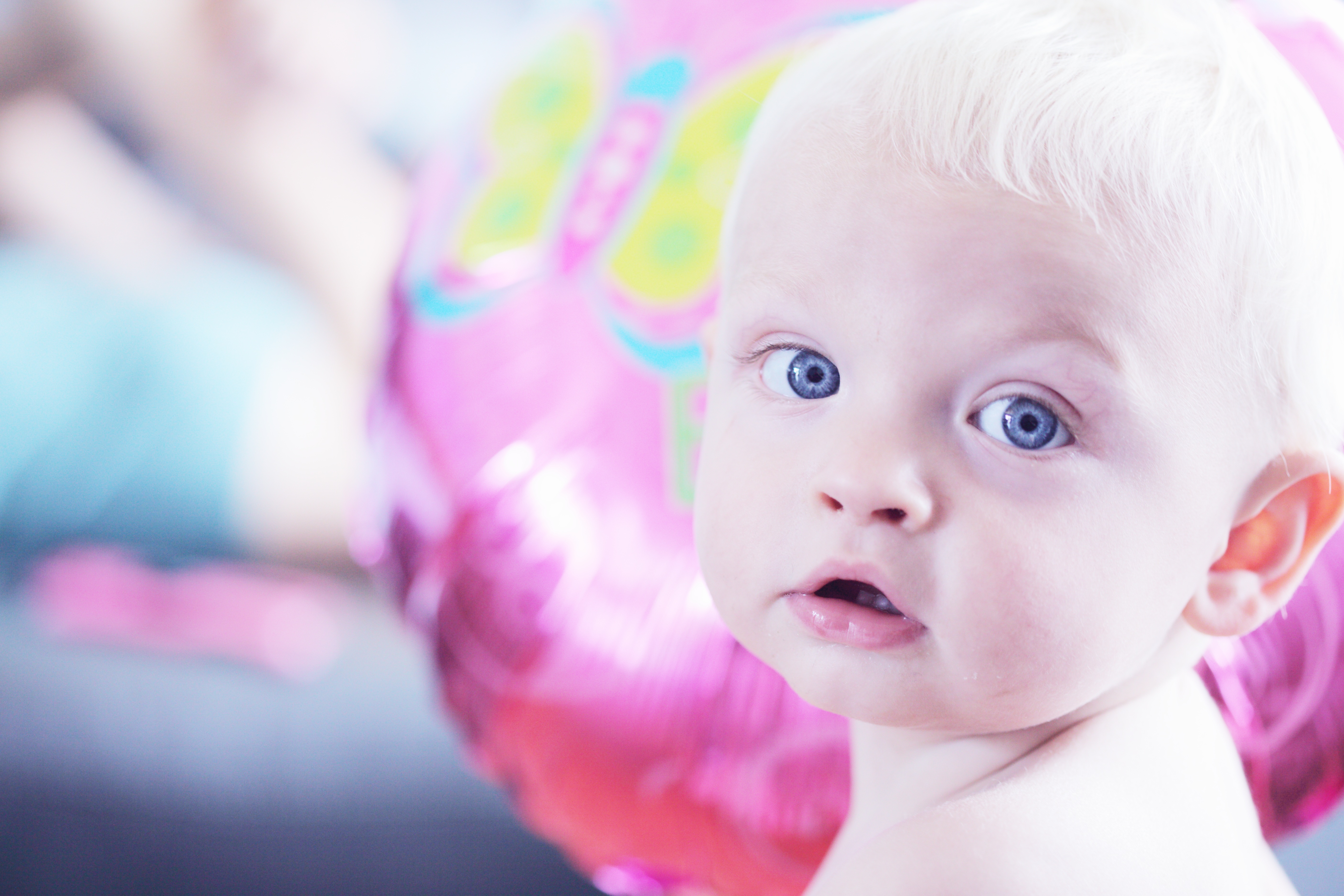 Мир глазами младенца. Голубоглазые детки. Голубоглазый малыш обои. Младенец пиксабай.