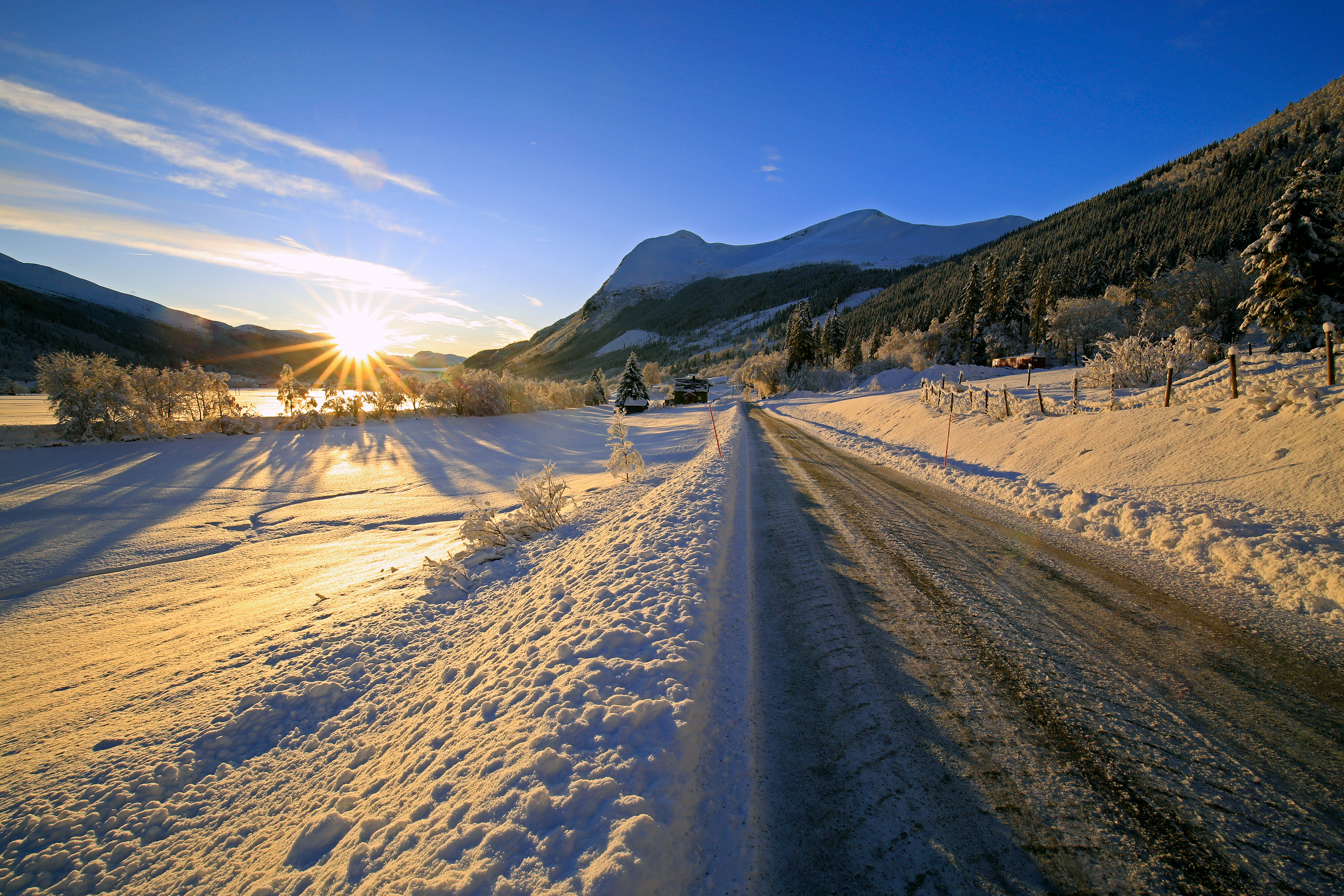 зимняя дорога в горах
