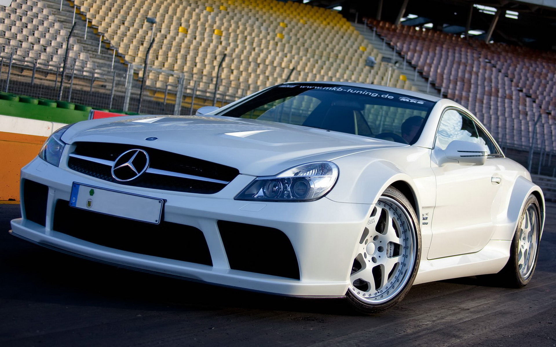 Red Mercedes Benz sl65 AMG