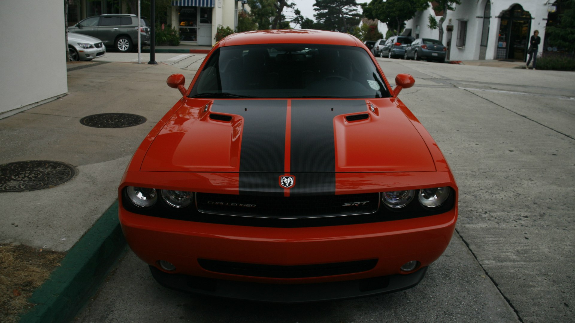 Dodge Challenger красный