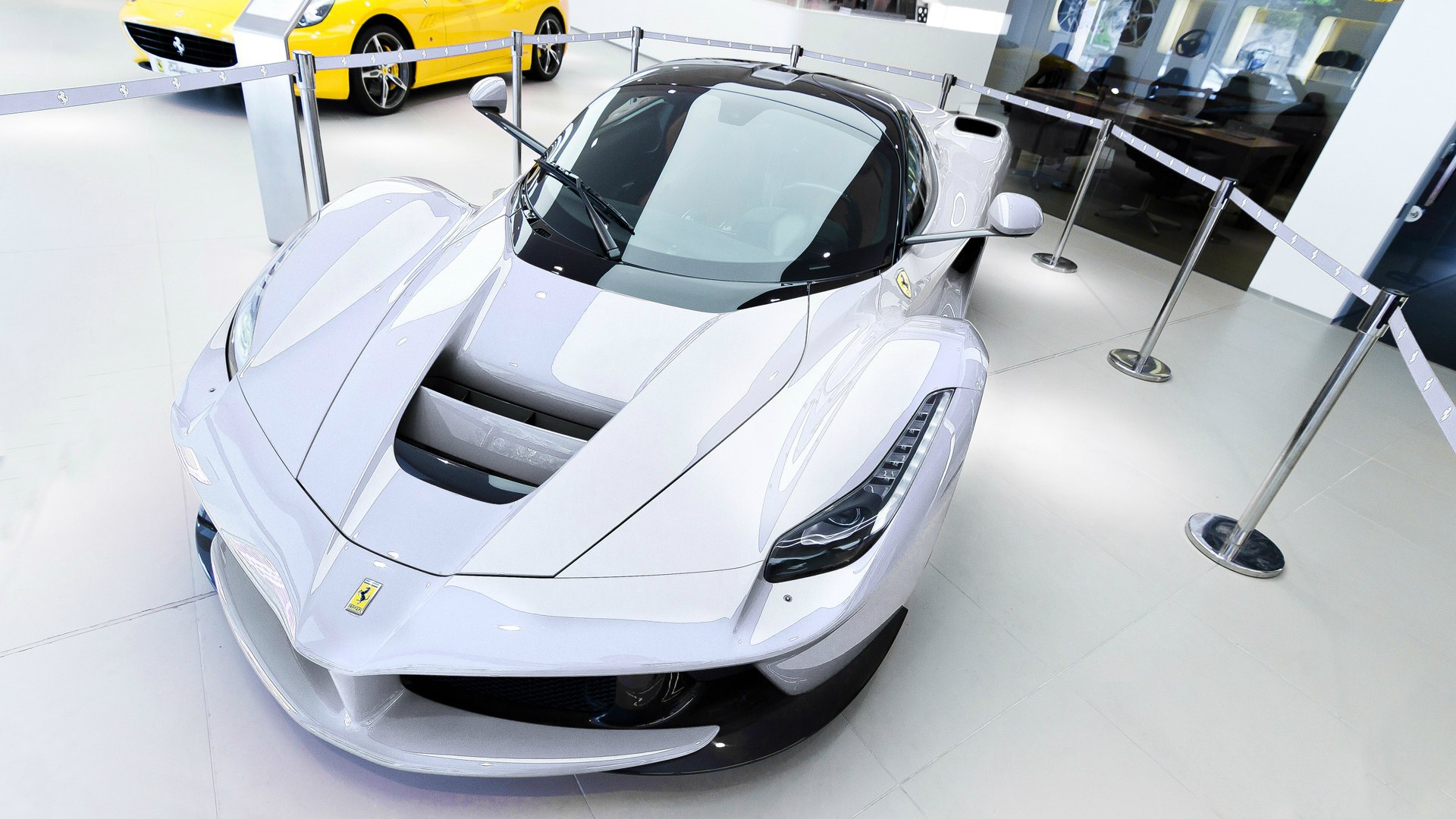 Ferrari LAFERRARI белая