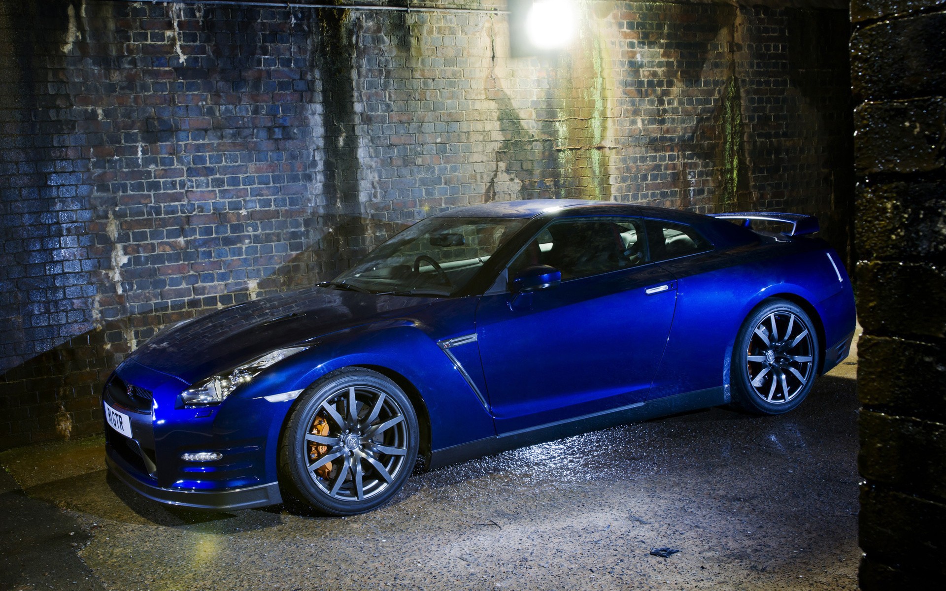 Nissan GTR синий