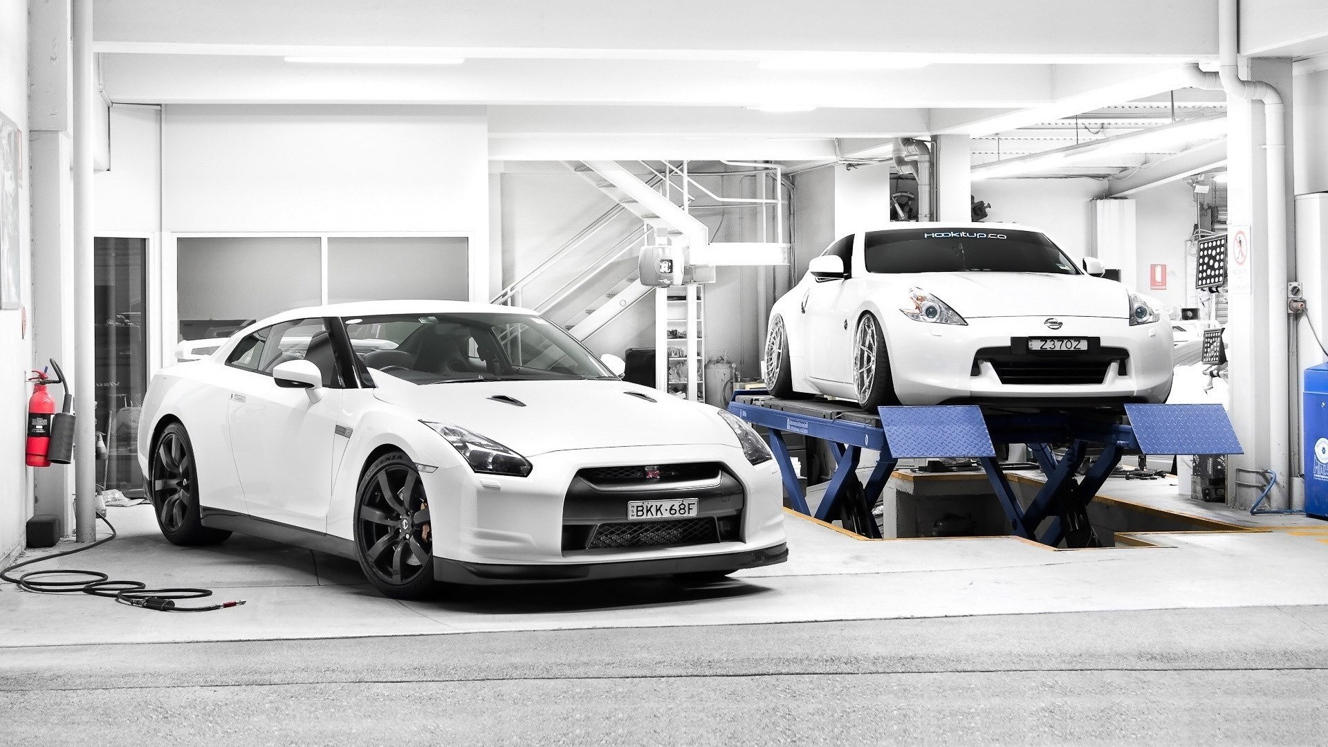 Автомастерская. Nissan GTR 370z. Nissan 370z Nissan GTR. Nissan 370z Nismo и gt-r. Nissan Skyline r35 GTR универсал.