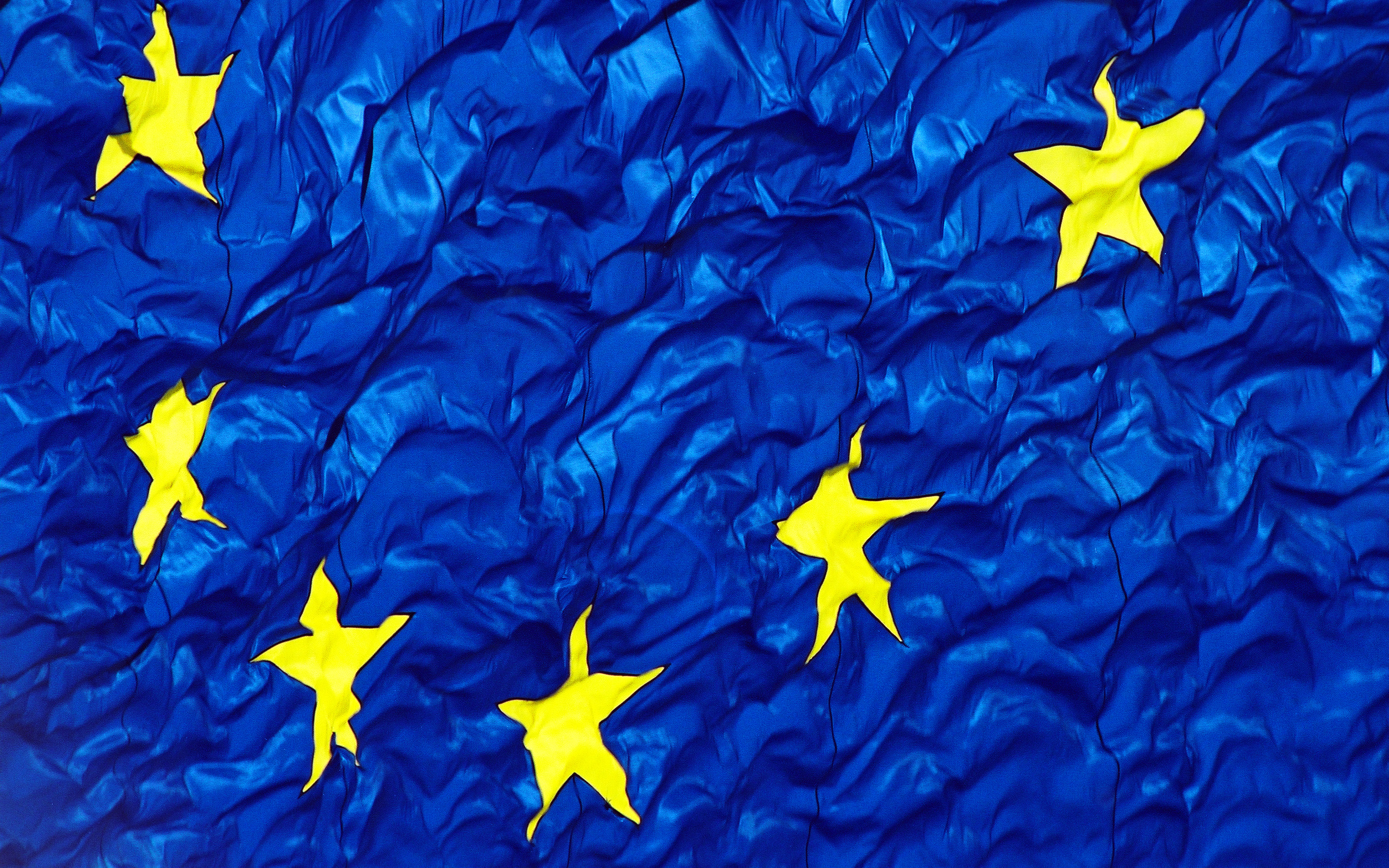 Звезды флага евросоюза. Флаг Евросоюза. Синий флаг с золотыми звездами. Синий фон с флагом. Голубой фон с желтыми звездами.