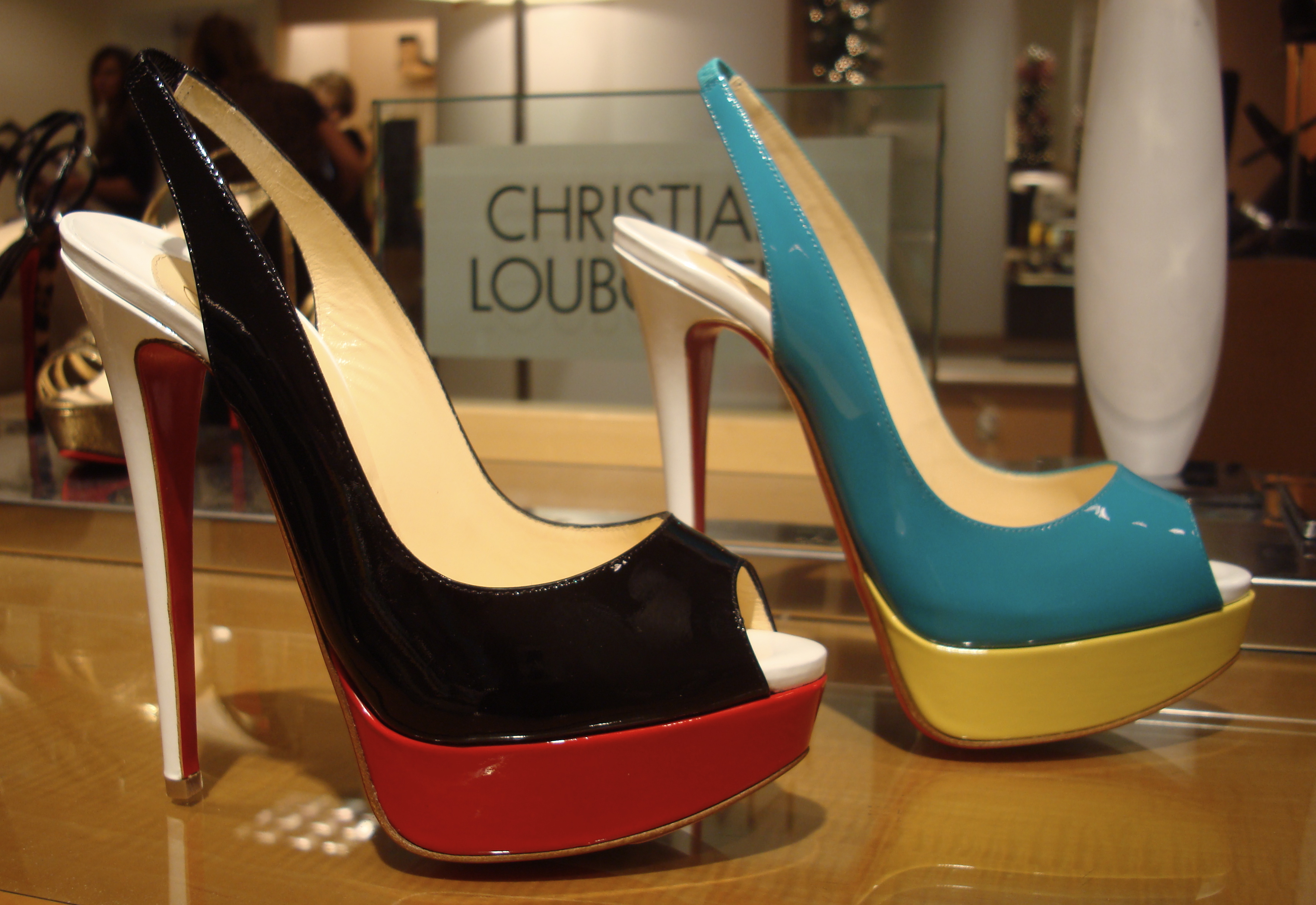 Лабутены что это. Кристиан лабутен обувь. Christian louboutin туфли x. Christian louboutin бренд. Лубутен Кристиан коллекция туфель.