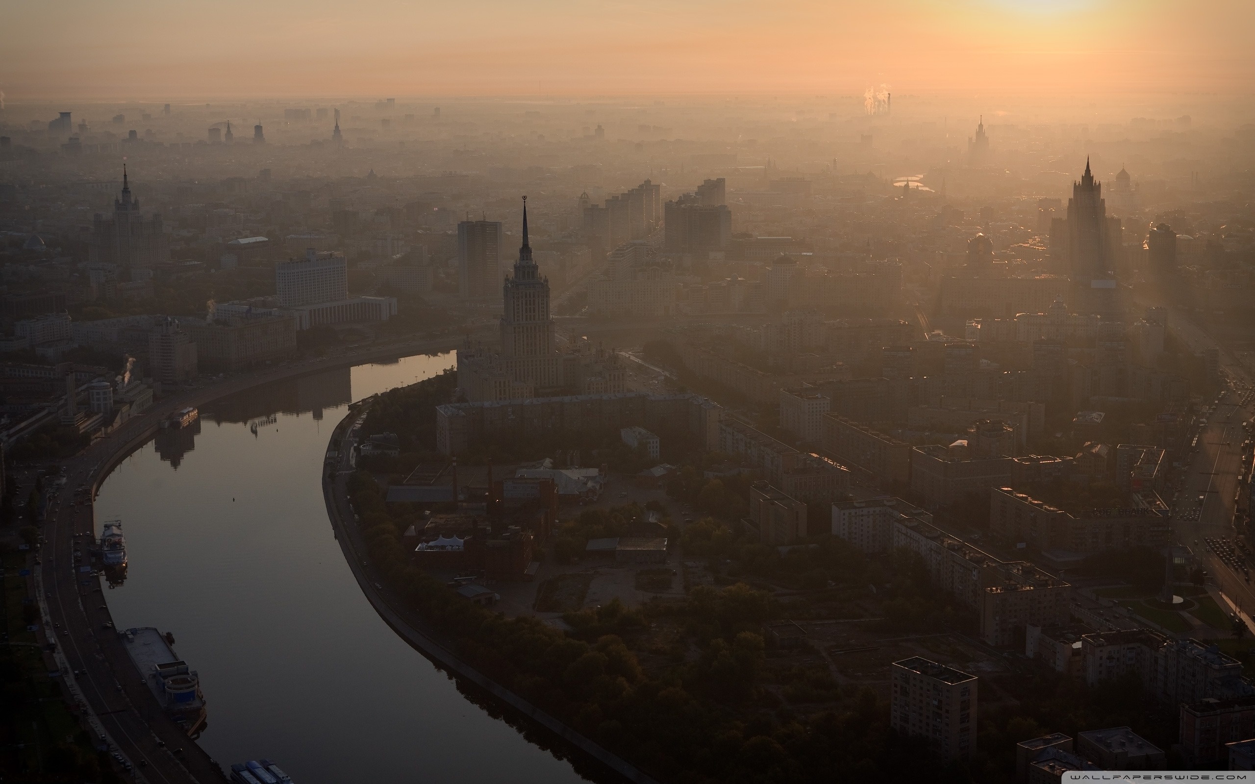 Давно не был в этом городе. Москва Сити в тумане. Туман в Москве. Панорама Москвы. Красивые виды Москвы.
