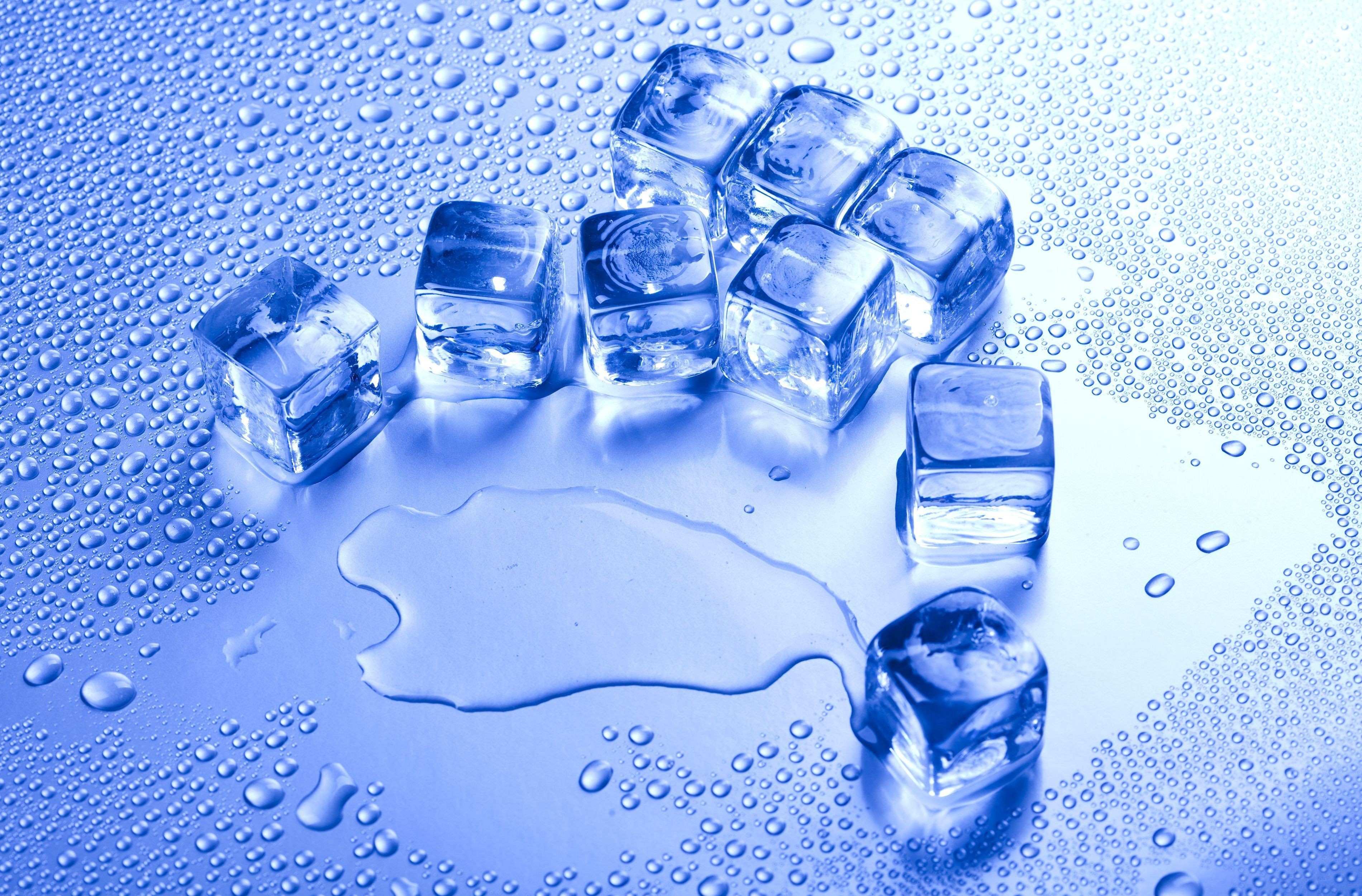 Как сделать кусочки льда. Кубики льда. Красивые кубики льда. Тающие кубики льда. Вода со льдом.