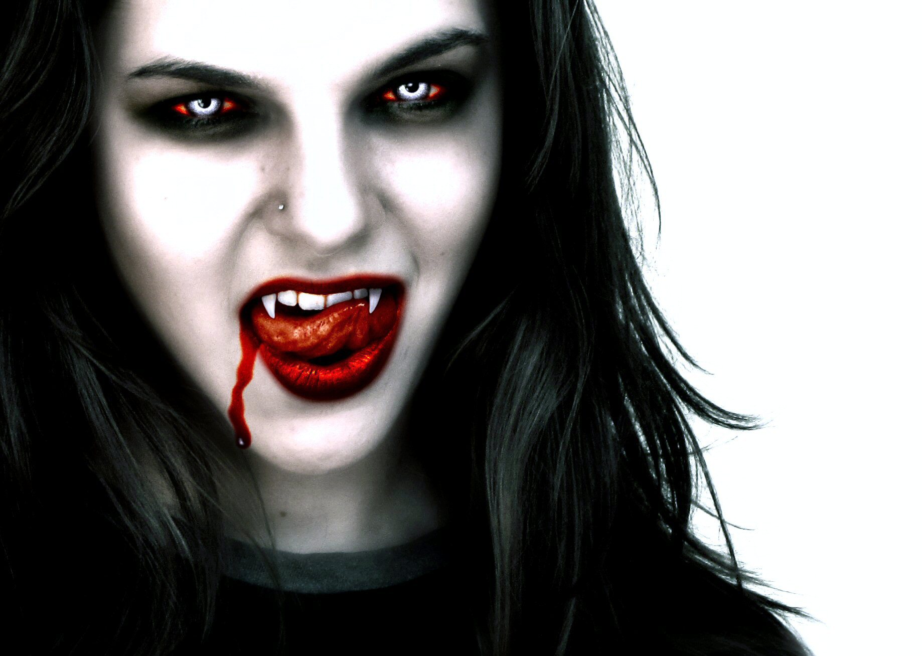 Обои Кровавая девушка вампир.