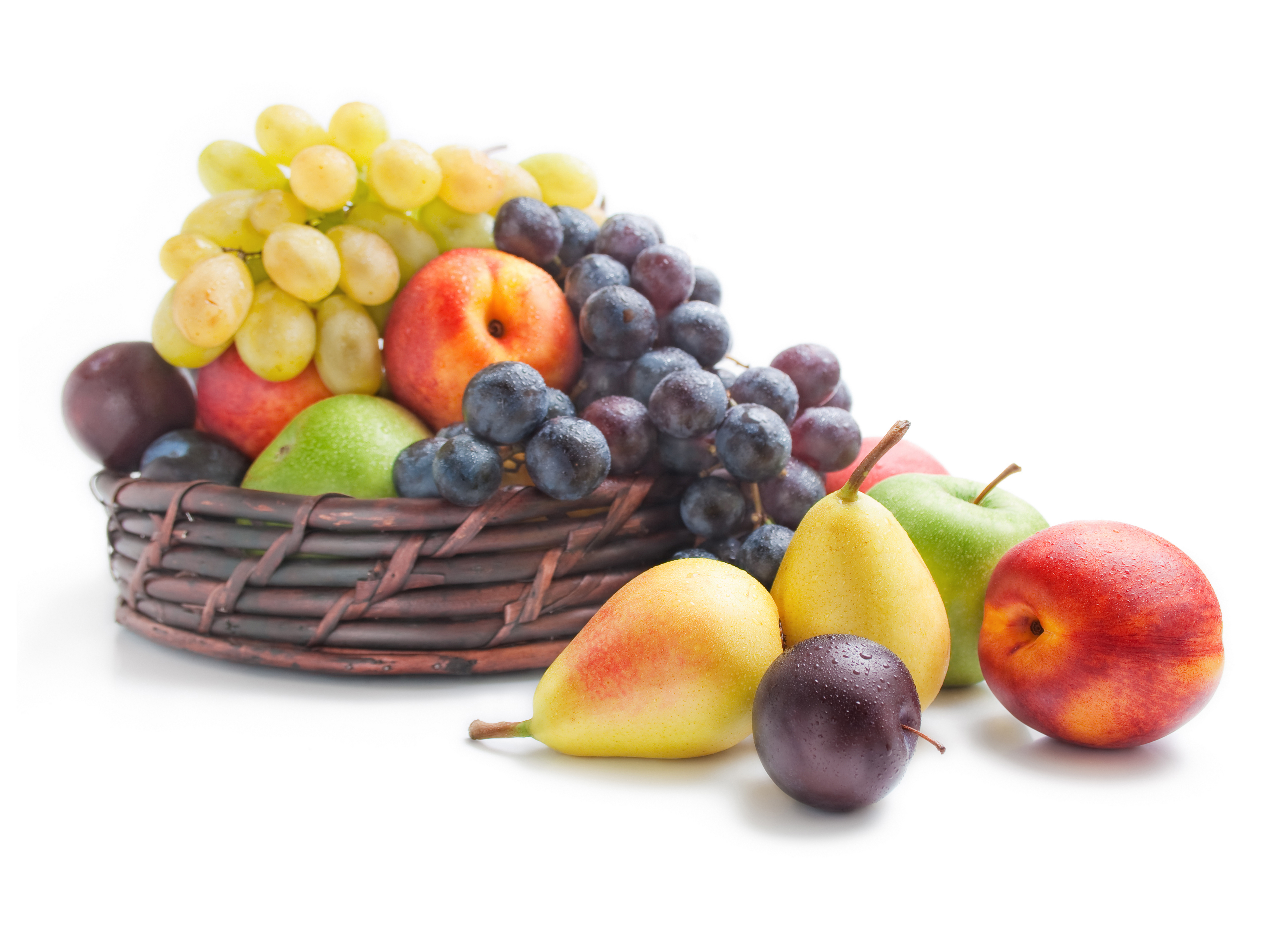 Eternal piece fruits. Фрукты и ягоды. Яблоко виноград на белом фоне. Натюрморт. Яблоки груши виноград.