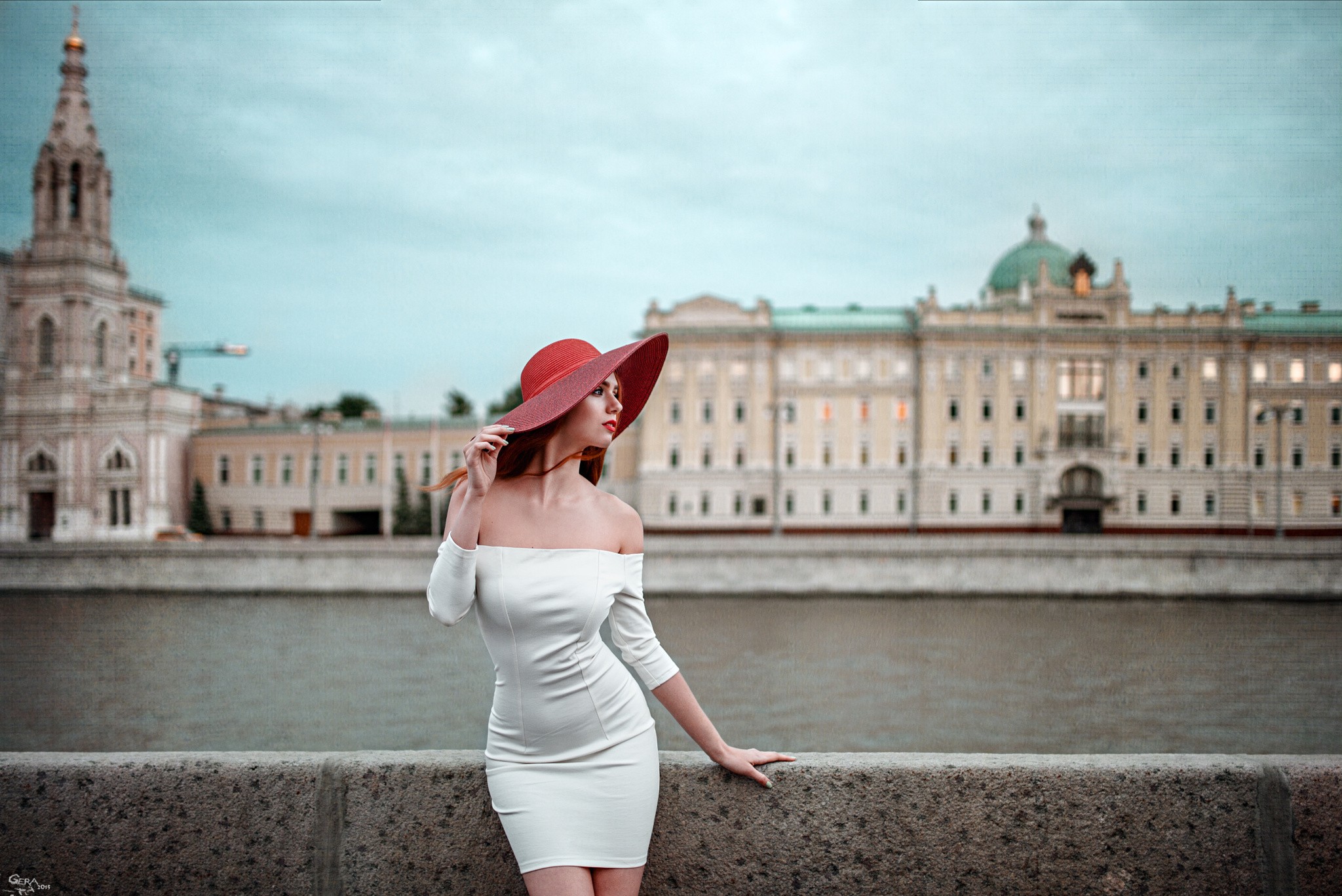 http://on-desktop.com/wps/Girls_The_girl_in_a_white_dress_and_red_hat_on_the_waterfront_108698_.jpg