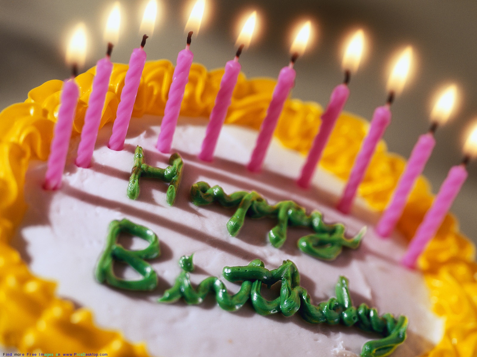 Загадочный день рождения. Красивый торт со свечами. Свечи для торта. Тортик с днем рождения. Тортик со свечами.