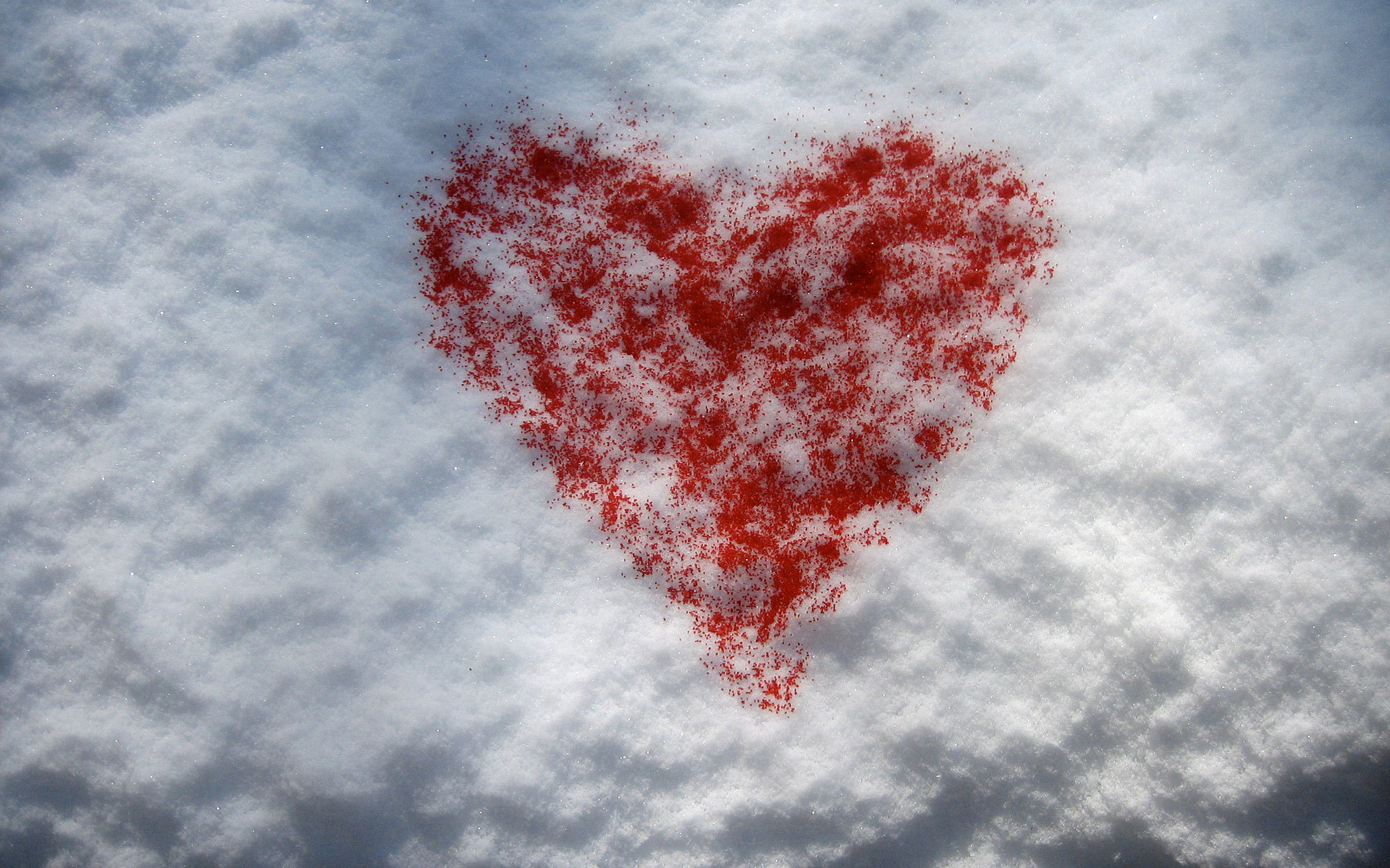 Кайф сердца. Сердце на снегу. Сердечко на снегу. Сердечко из. Сердце в инее.