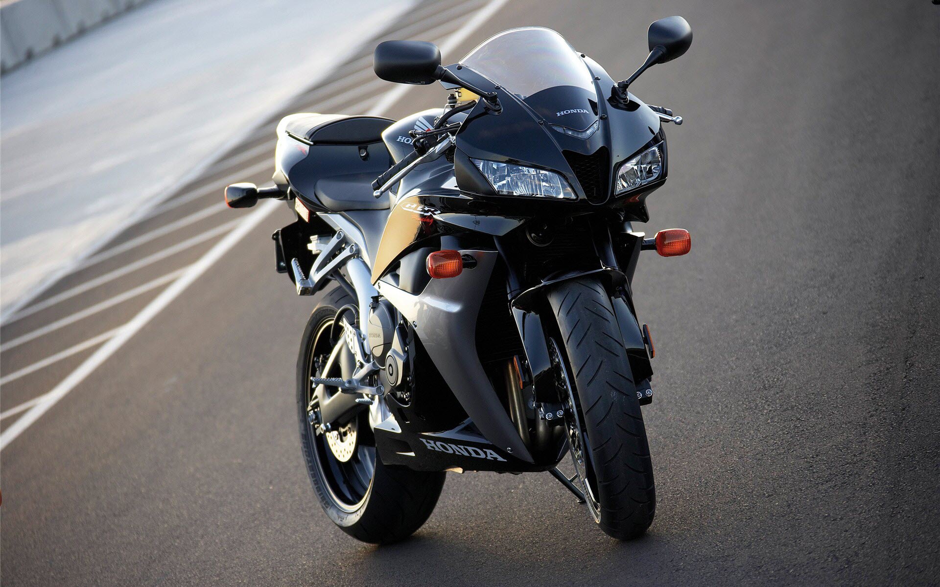 Мотоциклист Honda cbr600rr