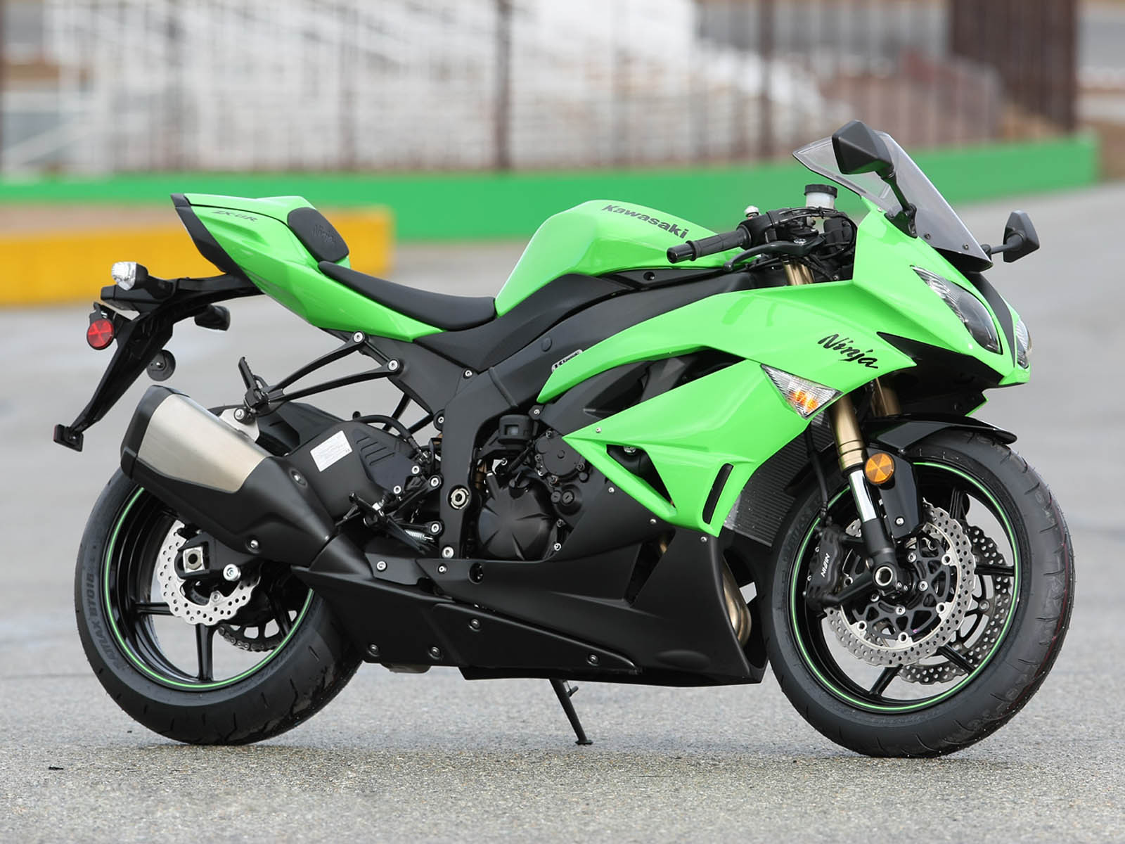 Kawasaki ZX 6r мотоциклист