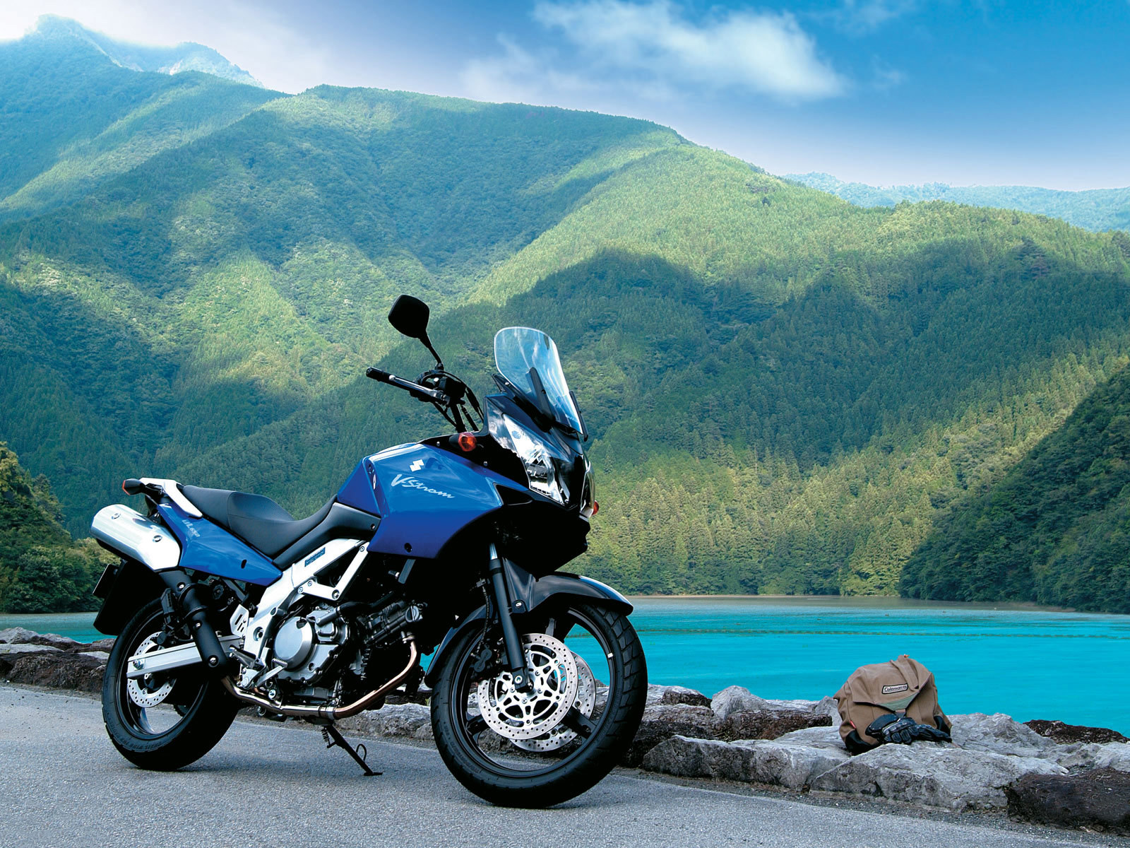 Suzuki v Storm 650 2012