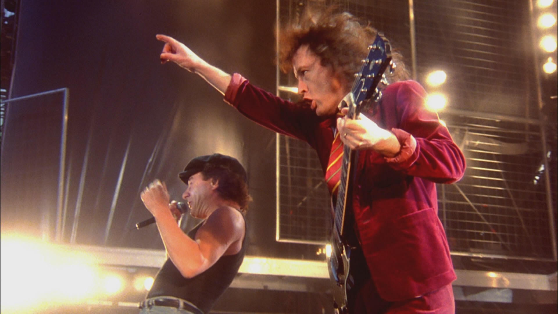 Янге песни слушать. AC DC Angus young 1991. AC DC Live at Donington 1991. AC/DC Live at Donington Ангус. Angus young AC/DC Live Donington.