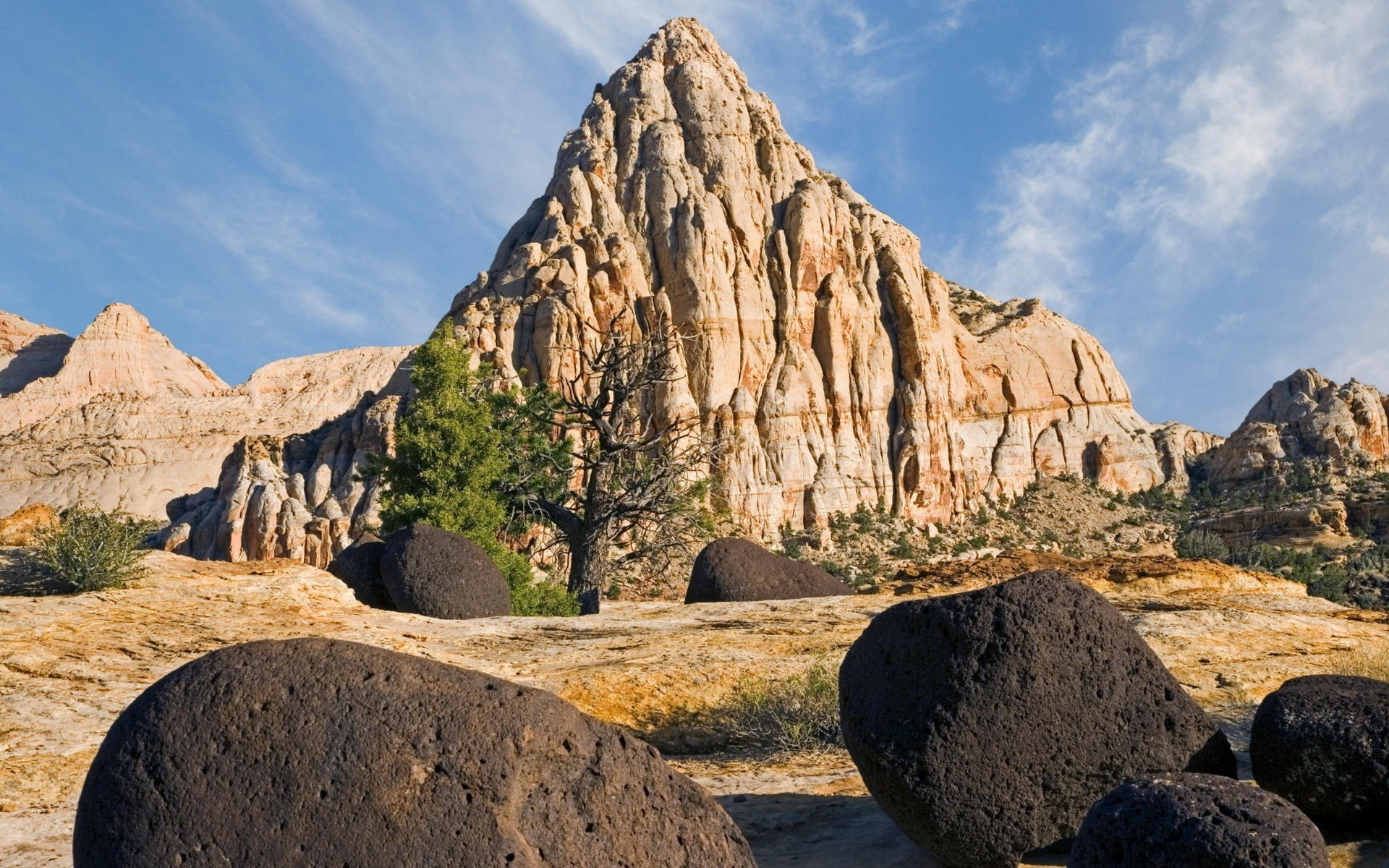 Mountain stone. Вулканические скалы Фалакро. Камни в горах. Каменистые горы. Горы скалы камни.