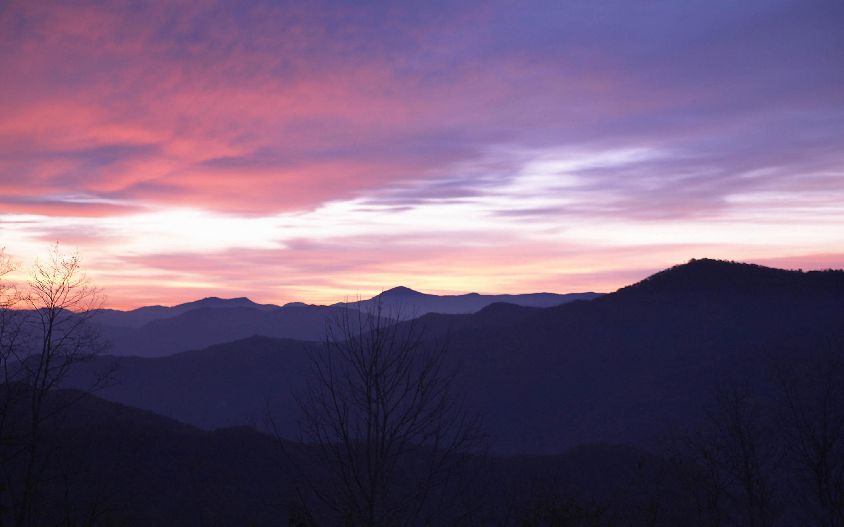 Evening in the mountains. Закат в горах. Вечер в горах. Вечернее небо в горах. Небо закат горы.