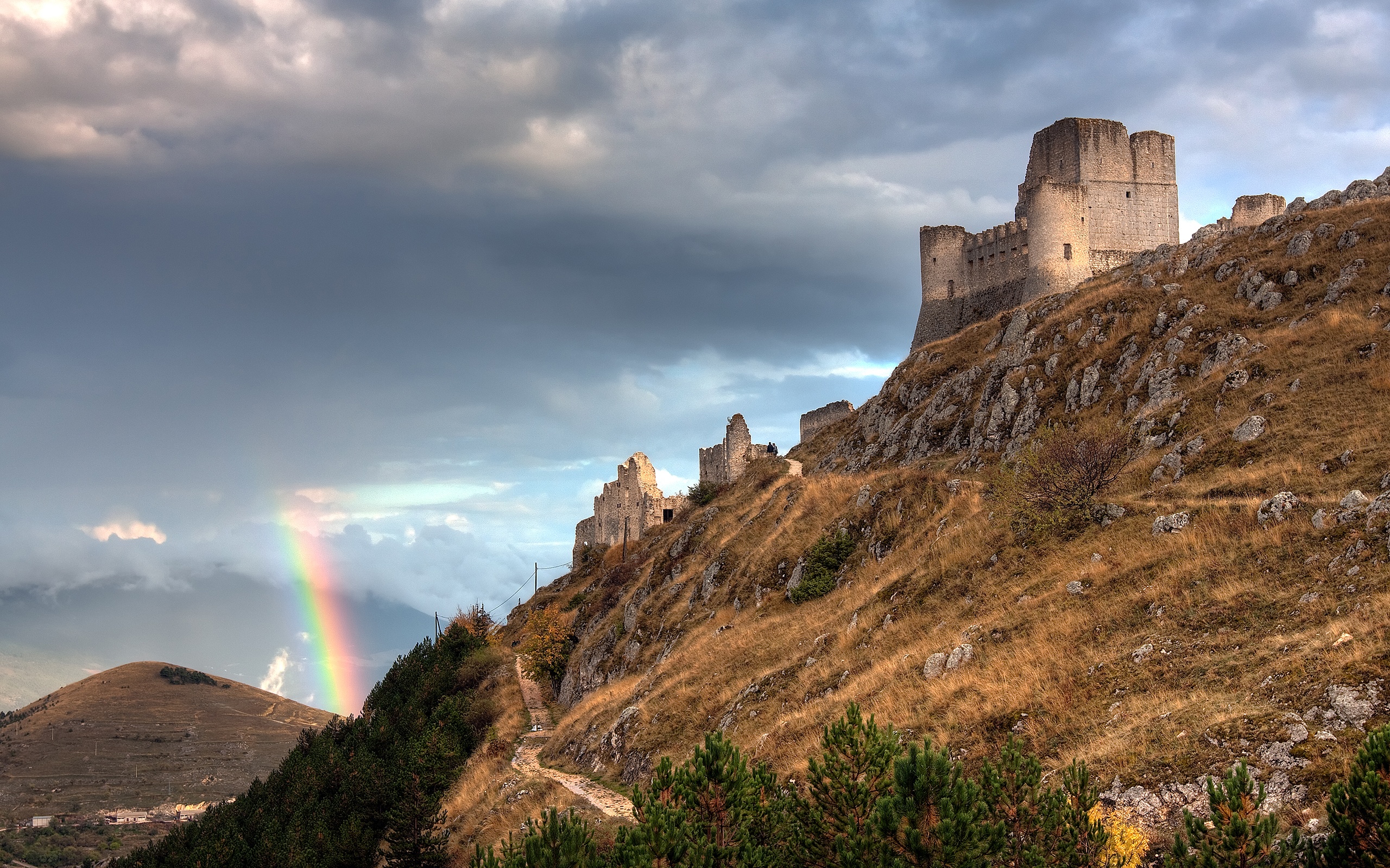 Крепости в горах фото