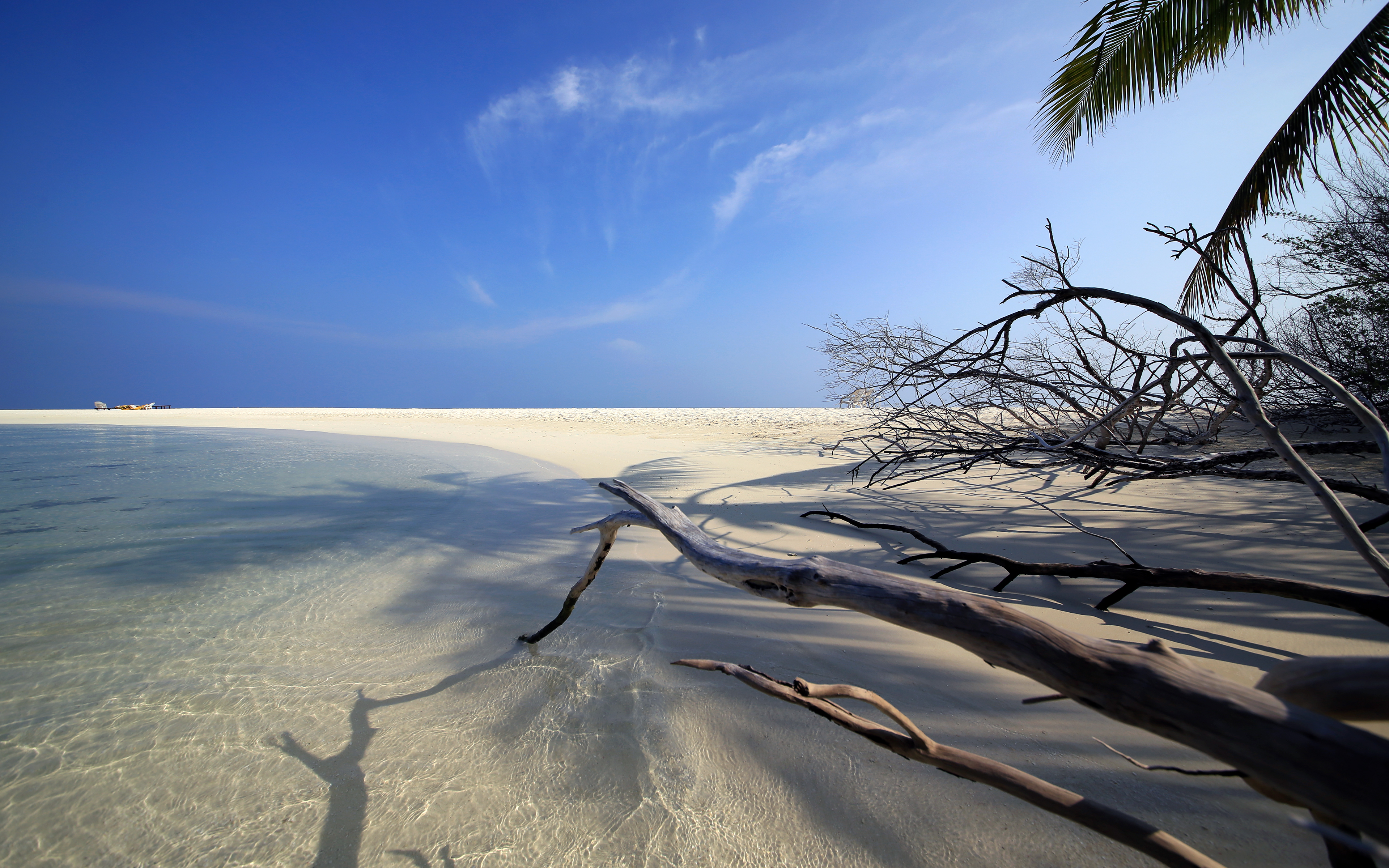 Рп5 спокойная. Обои пляж. Песчаные отмели в океане. Обои природа море. Солнце море белый песок.