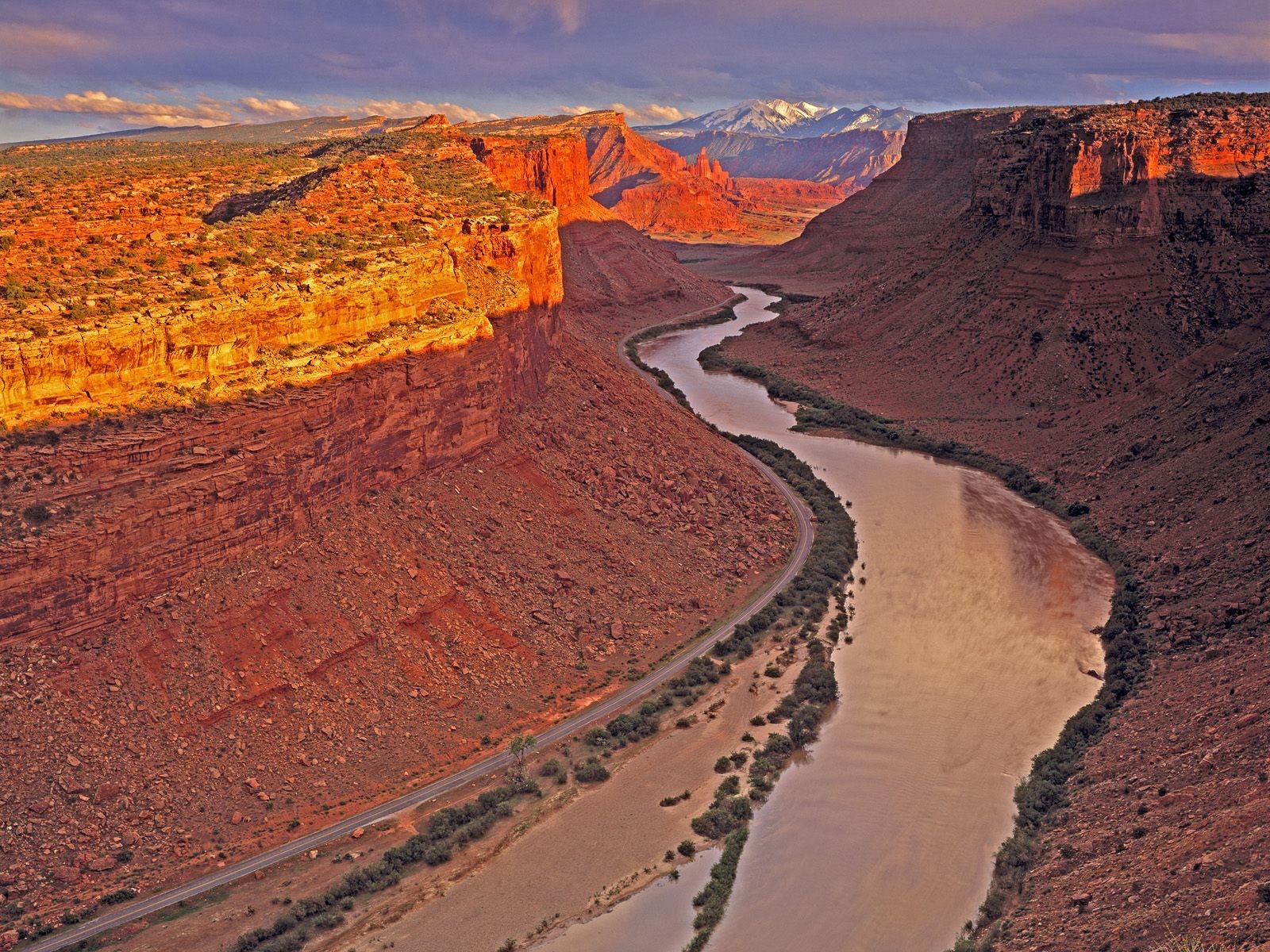 Rivers in the desert. Каньон «Долина Меринера». Каньон реки Колорадо. Долина реки Колорадо. Устье реки Колорадо.