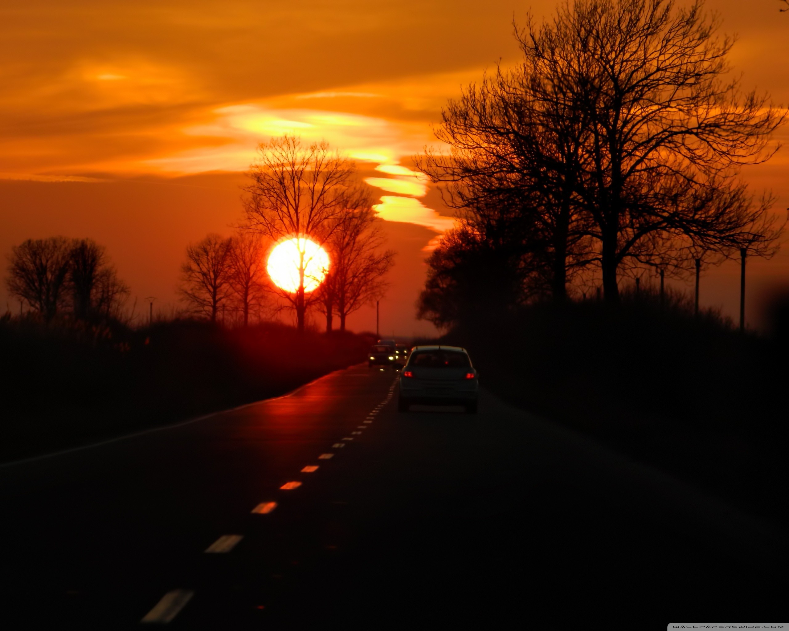 Вечер ехать дорога. Закат. Красивый закат дорога. Дорога ночью. Красный закат.