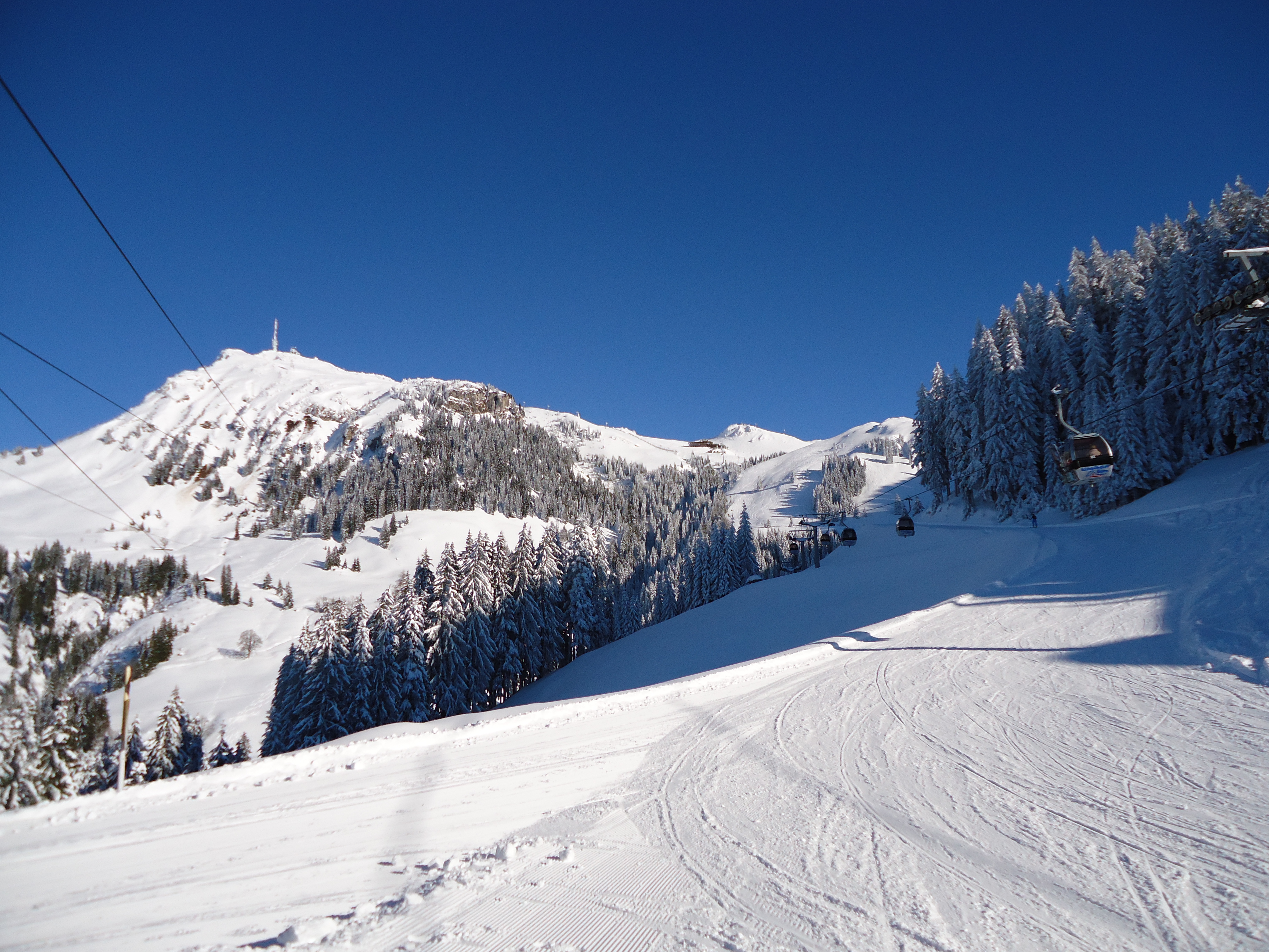 Slope. Австрия Вальнорд горнолыжный курорт. Австрия Kitzbuhel лыжник. Китцбюэль. Горнолыжная трасса в Австрии вельвет.