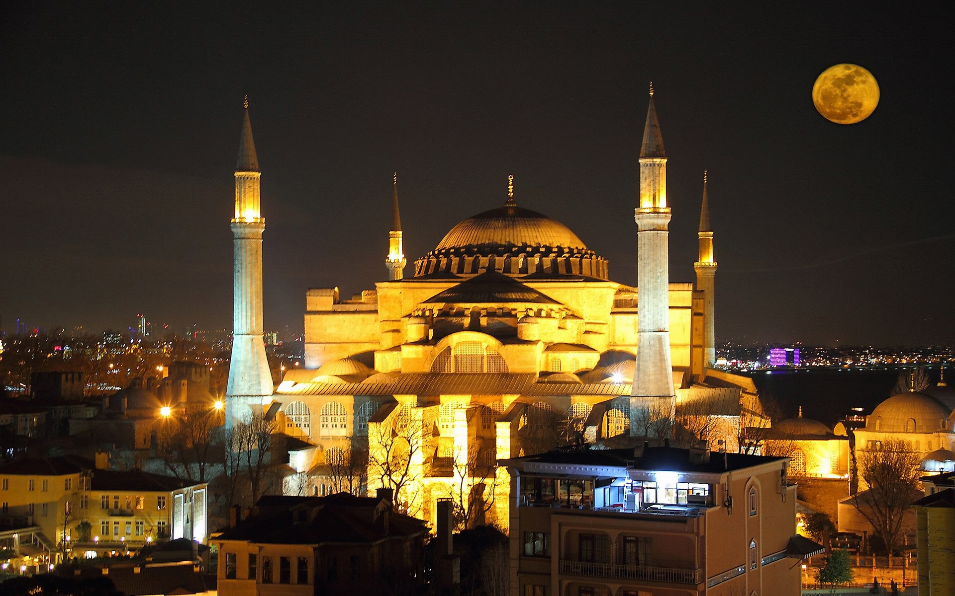 Храм Святой Софии в Турции ночью